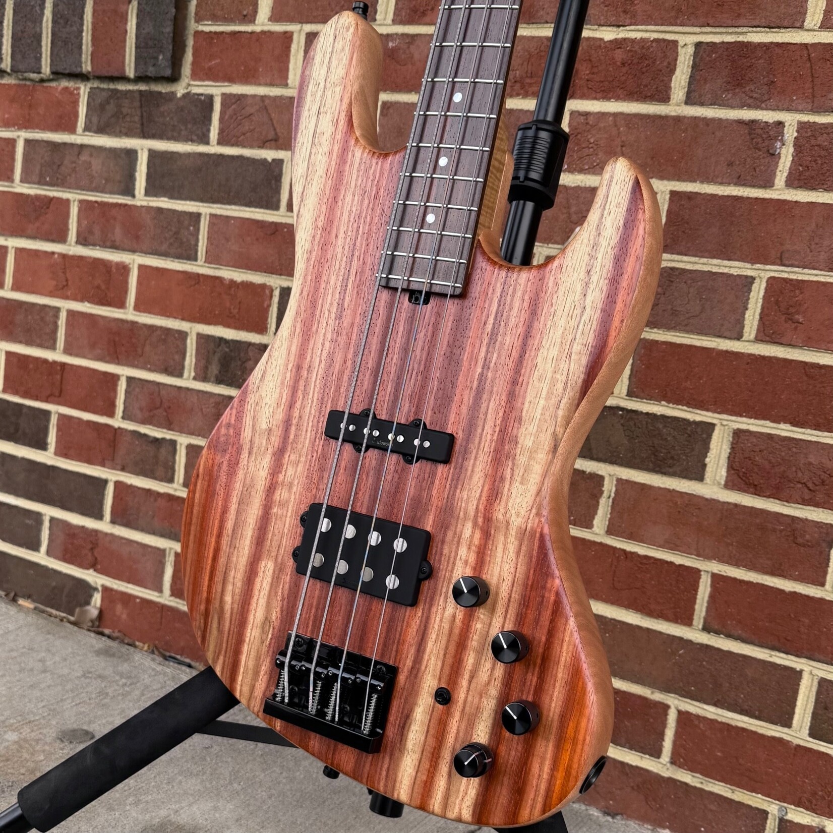 Sadowsky Sadowsky Masterbuilt 2024 Limited, #5 of 35 Worldwide, 4-String, 21-Fret M/J Bass, Marbled Padouk Top, Okoume Body, Roasted Maple Neck, Madagascar Rosewood Fretboard