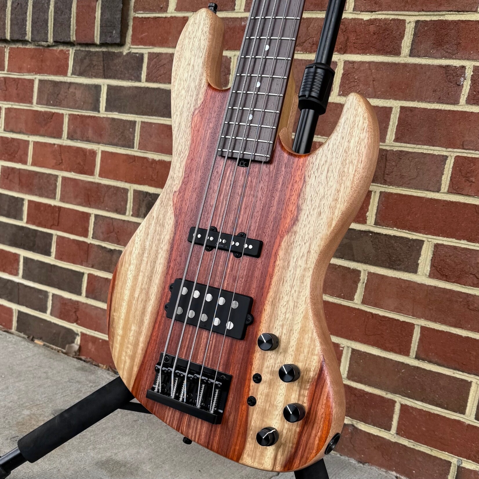Sadowsky Sadowsky Masterbuilt 2024 Limited, #7 of 35 Worldwide, 5-String, 21-Fret M/J Bass, Marbled Padouk Top, Okoume Body, Roasted Maple Neck, Madagascar Rosewood Fretboard