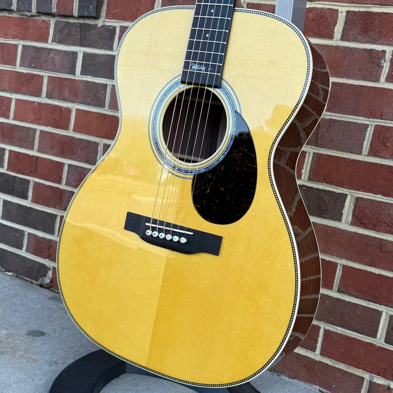 Martin Martin OMJM John Mayer Signature Model, Englemann Spruce Top, East Indian Rosewood Back & Sides, Ebony Bridge & Fretboard, Hardshell Case