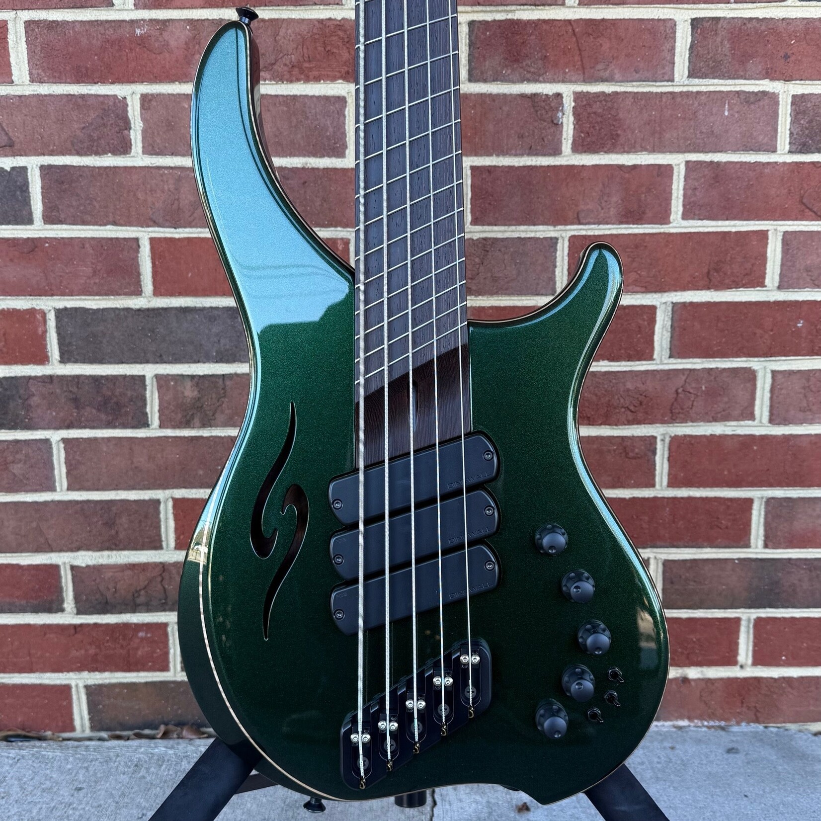 Dingwall Dingwall Custom ABII 5-String, NAMM Bass, Dark Candy Green, Walnut Top, Flame Maple Contrast Layer, Walnut Body, Wenge Neck & Fretboard, P-Tone/FD3 Pickups, Neve Preamp w/ Master Tone & Mini Toggles, 12th Fret D Inlay with Outline, Dingwall Deluxe