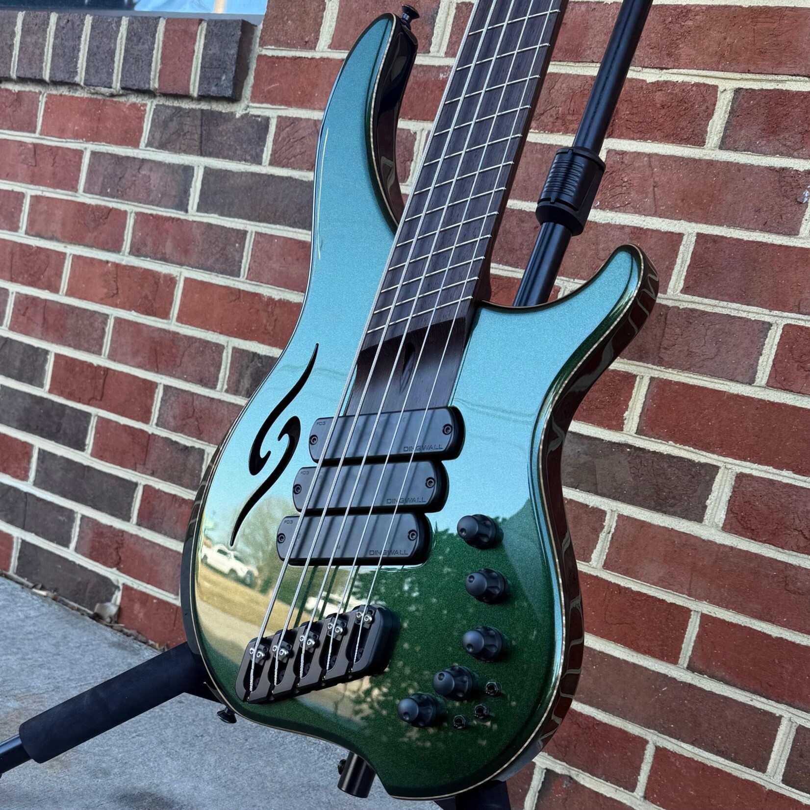 Dingwall Dingwall Custom ABII 5-String, NAMM Bass, Dark Candy Green, Walnut Top, Flame Maple Contrast Layer, Walnut Body, Wenge Neck & Fretboard, P-Tone/FD3 Pickups, Neve Preamp w/ Master Tone & Mini Toggles, 12th Fret D Inlay with Outline, Dingwall Deluxe
