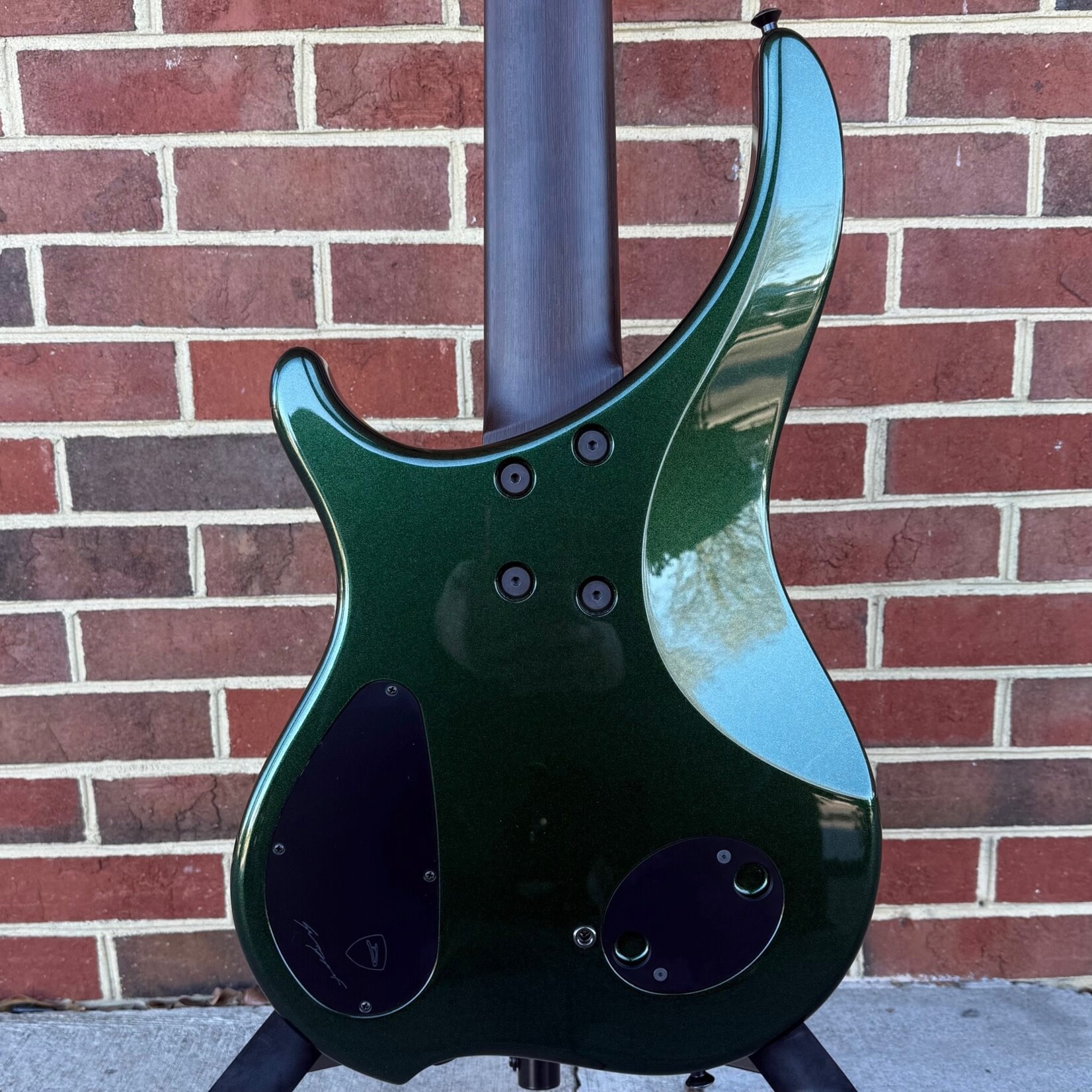 Dingwall Dingwall Custom ABII 5-String, NAMM Bass, Dark Candy Green, Walnut Top, Flame Maple Contrast Layer, Walnut Body, Wenge Neck & Fretboard, P-Tone/FD3 Pickups, Neve Preamp w/ Master Tone & Mini Toggles, 12th Fret D Inlay with Outline, Dingwall Deluxe