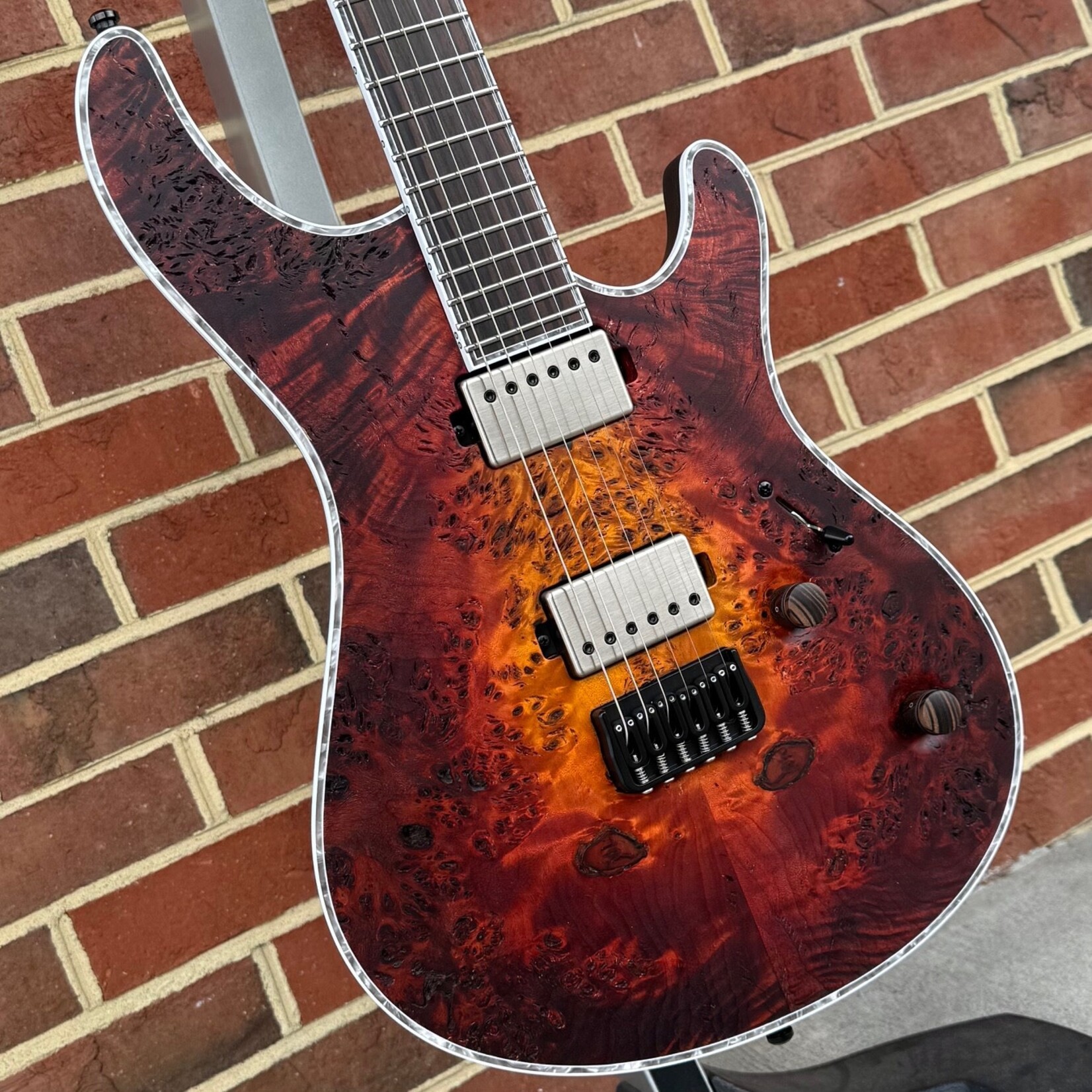 Mayones Mayones Regius 6, Lava Burst RAW, 4A Eye Poplar Top, Swamp Ash Body, 11pc Maple / Mahogany / Wenge / Amazakoe Neck, Royal Ebony Fretboard, Royal Ebony Wood Knobs, Velvetrone Ironside + Solium Pickups, Hardshell Case