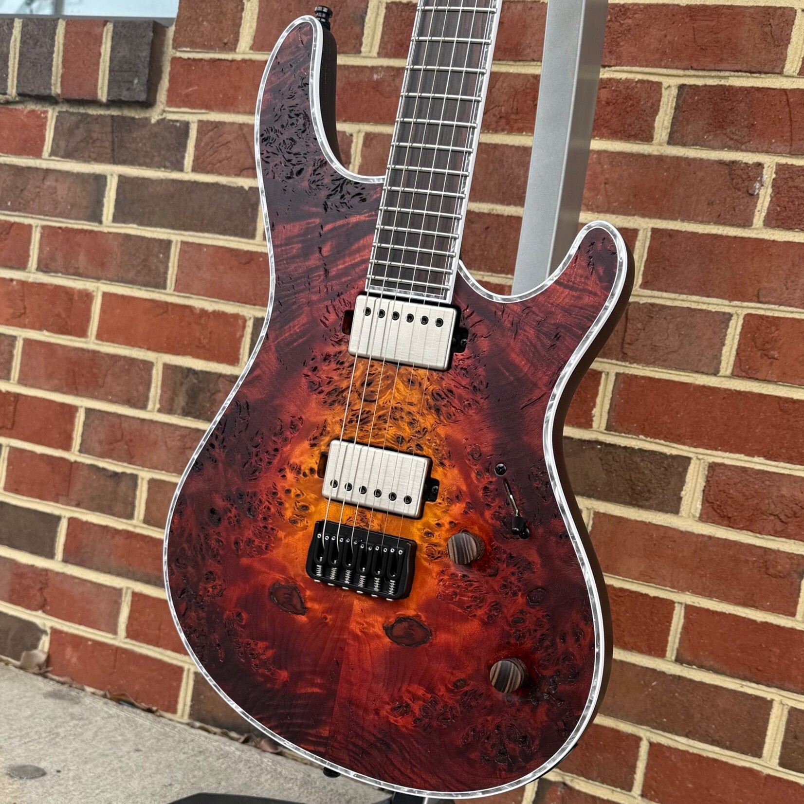 Mayones Mayones Regius 6, Lava Burst RAW, 4A Eye Poplar Top, Swamp Ash Body, 11pc Maple / Mahogany / Wenge / Amazakoe Neck, Royal Ebony Fretboard, Royal Ebony Wood Knobs, Velvetrone Ironside + Solium Pickups, Hardshell Case