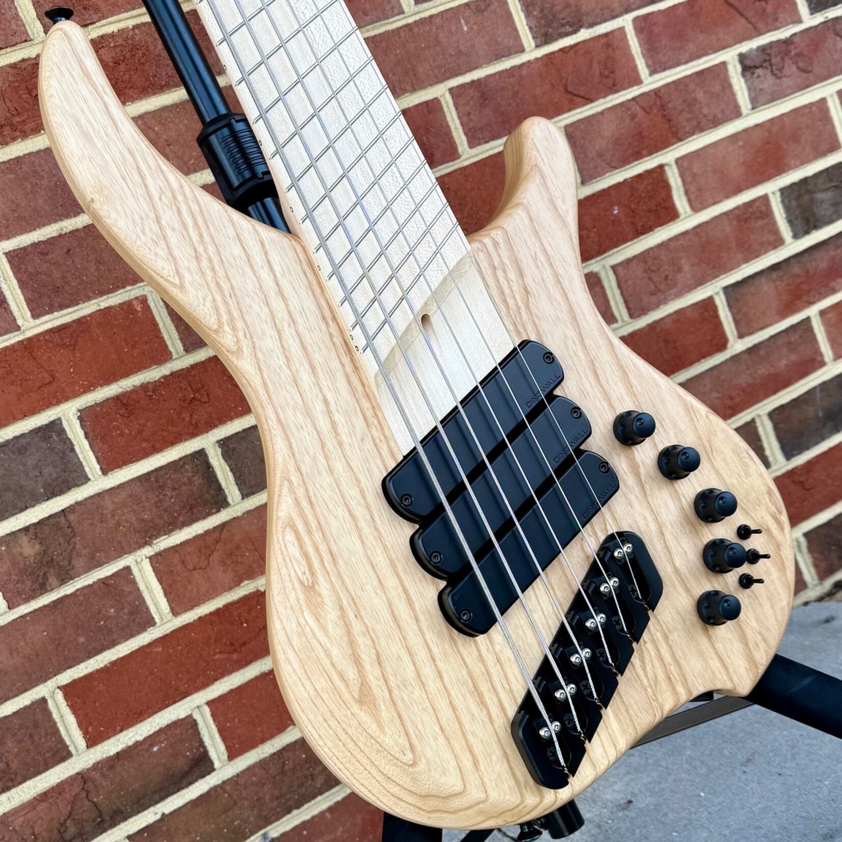Dingwall Dingwall ABZ Custom 6-String, Natural, Swamp Ash Body, 5pc Maple Neck, Maple Fretboard, P-Tone/Super Fatty II Pickups, Neve Preamp with Toggles, Hipshot Extender Key, Dingwall Deluxe Gig Bag