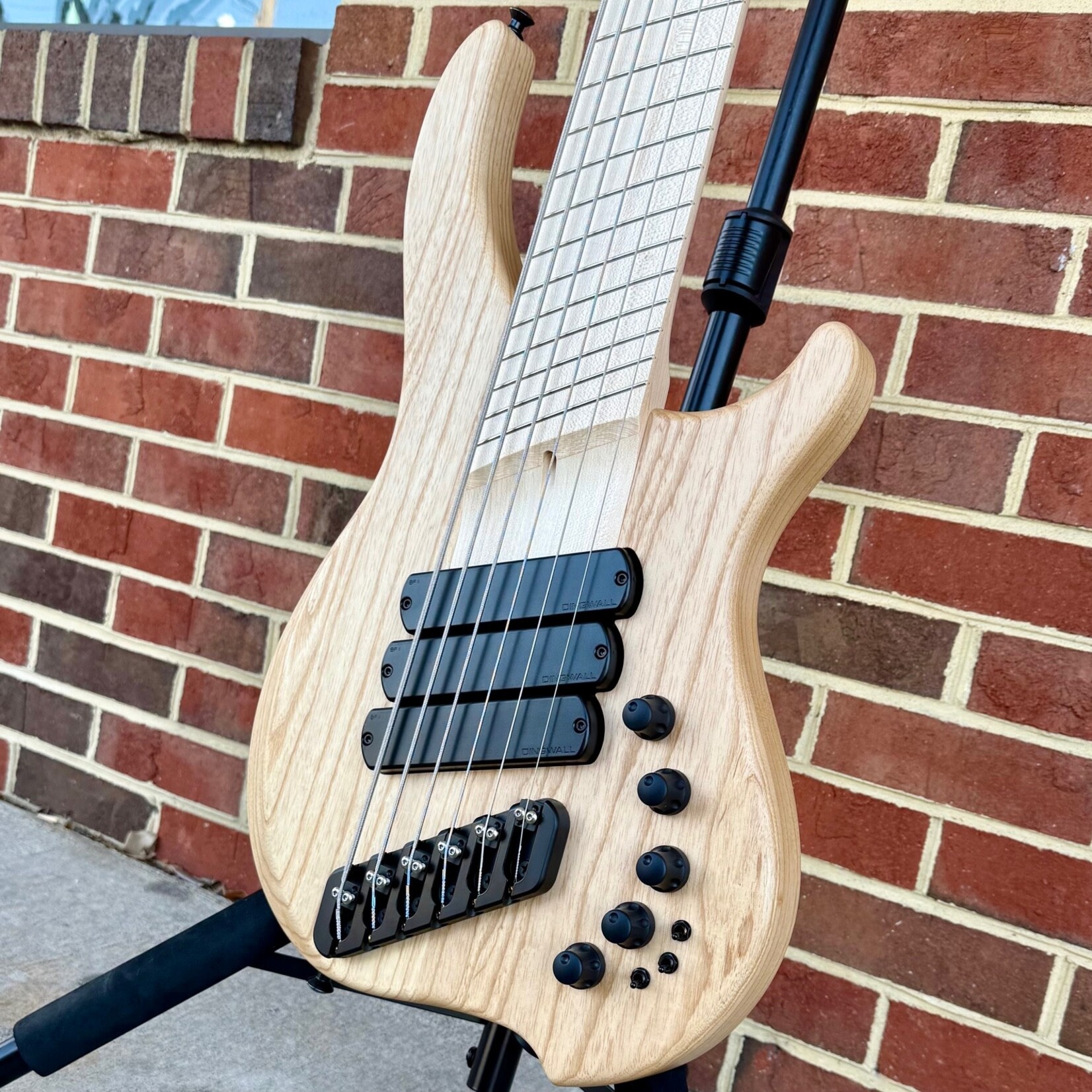 Dingwall Dingwall ABZ Custom 6-String, Natural, Swamp Ash Body, 5pc Maple Neck, Maple Fretboard, P-Tone/Super Fatty II Pickups, Neve Preamp with Toggles, Hipshot Extender Key, Dingwall Deluxe Gig Bag