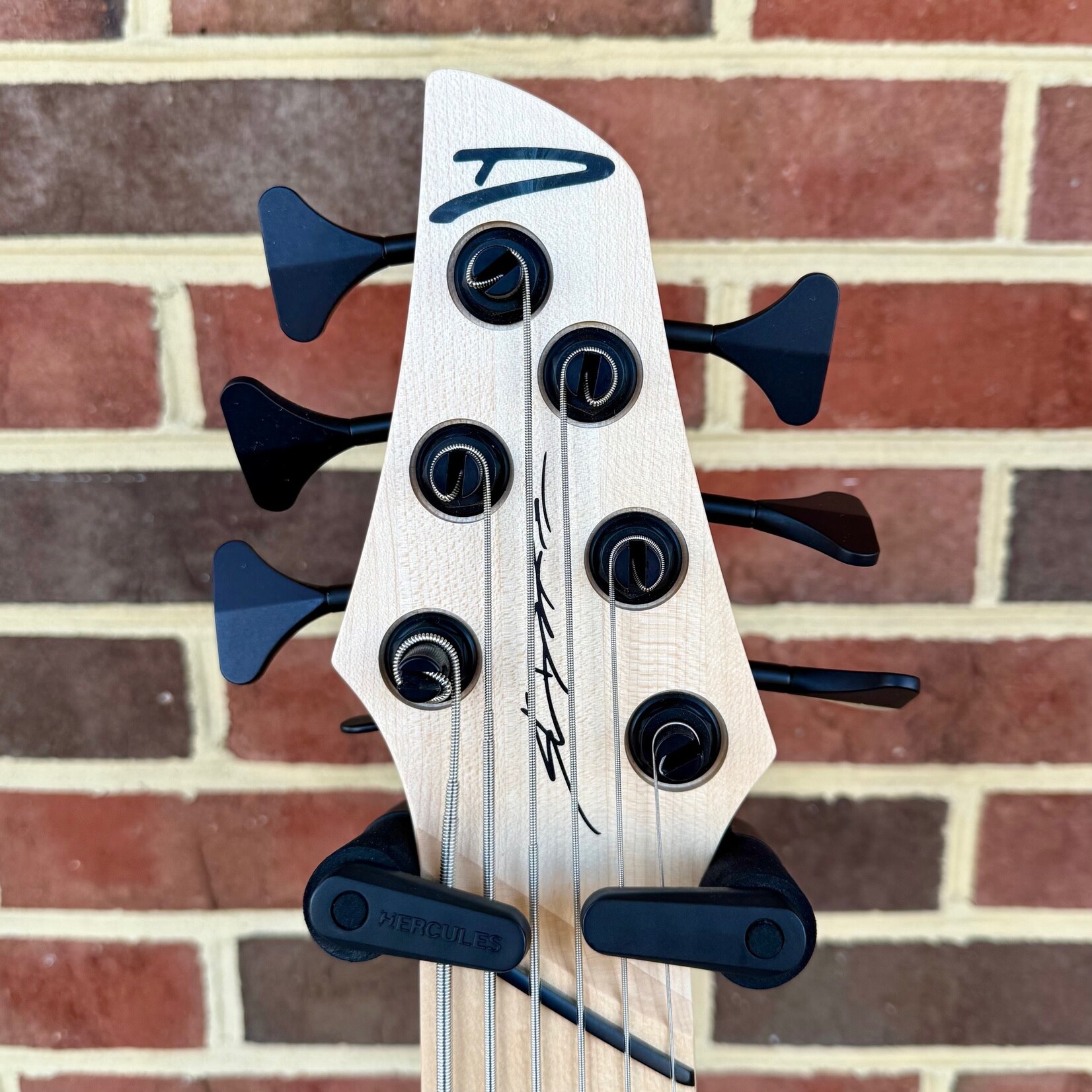 Dingwall Dingwall ABZ Custom 6-String, Natural, Swamp Ash Body, 5pc Maple Neck, Maple Fretboard, P-Tone/Super Fatty II Pickups, Neve Preamp with Toggles, Hipshot Extender Key, Dingwall Deluxe Gig Bag