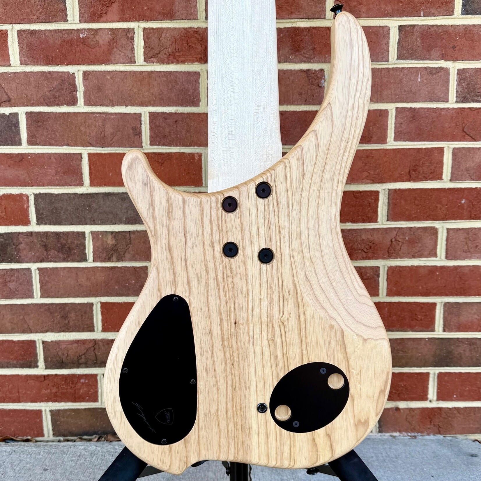 Dingwall Dingwall ABZ Custom 6-String, Natural, Swamp Ash Body, 5pc Maple Neck, Maple Fretboard, P-Tone/Super Fatty II Pickups, Neve Preamp with Toggles, Hipshot Extender Key, Dingwall Deluxe Gig Bag
