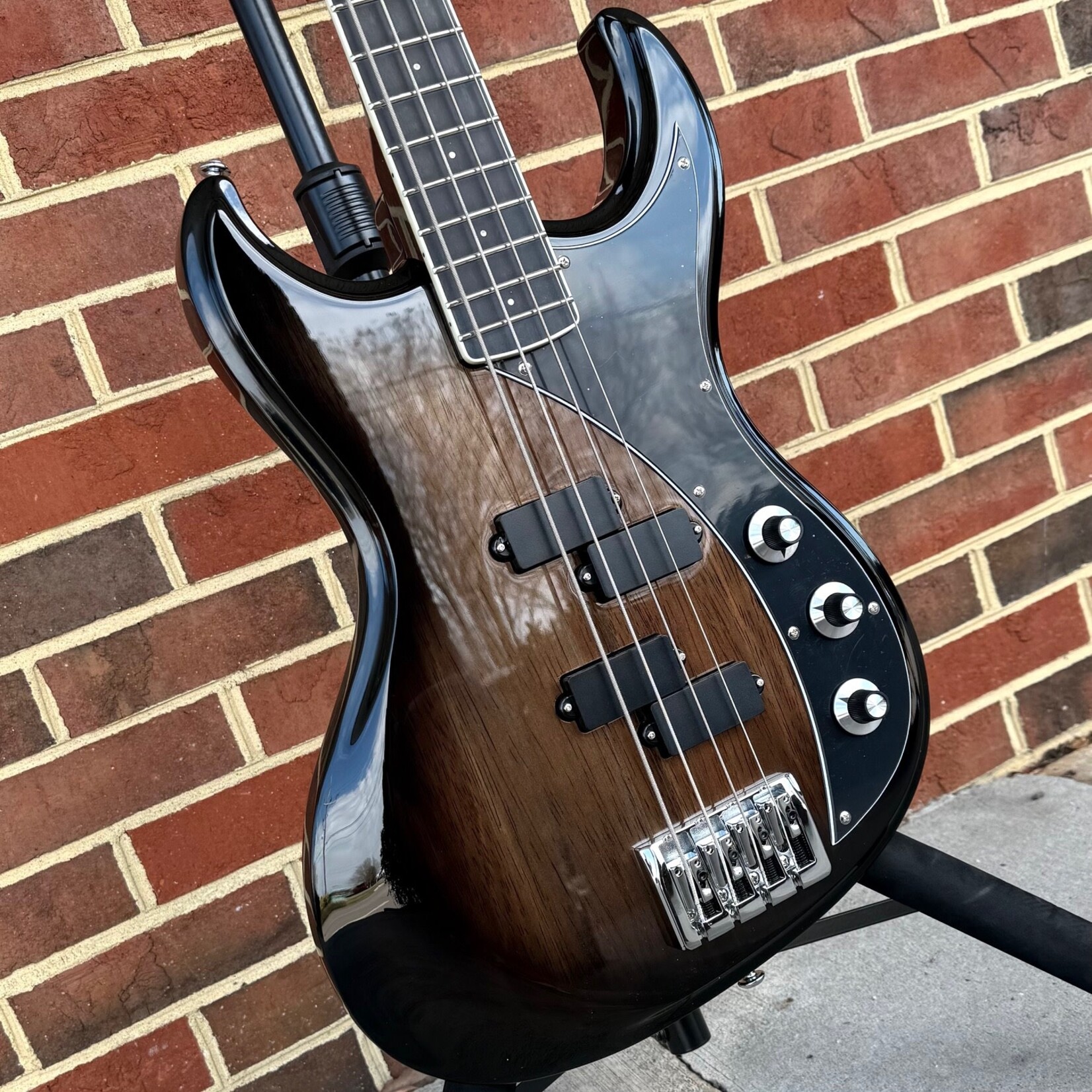 Dunable Guitars Dunable Gnarwhal DE Bass, Black Charcoal Burst, Ebony Fretboard, Dunable P Style Pickups, Chrome Hardware, Gig Bag, SN# GN339