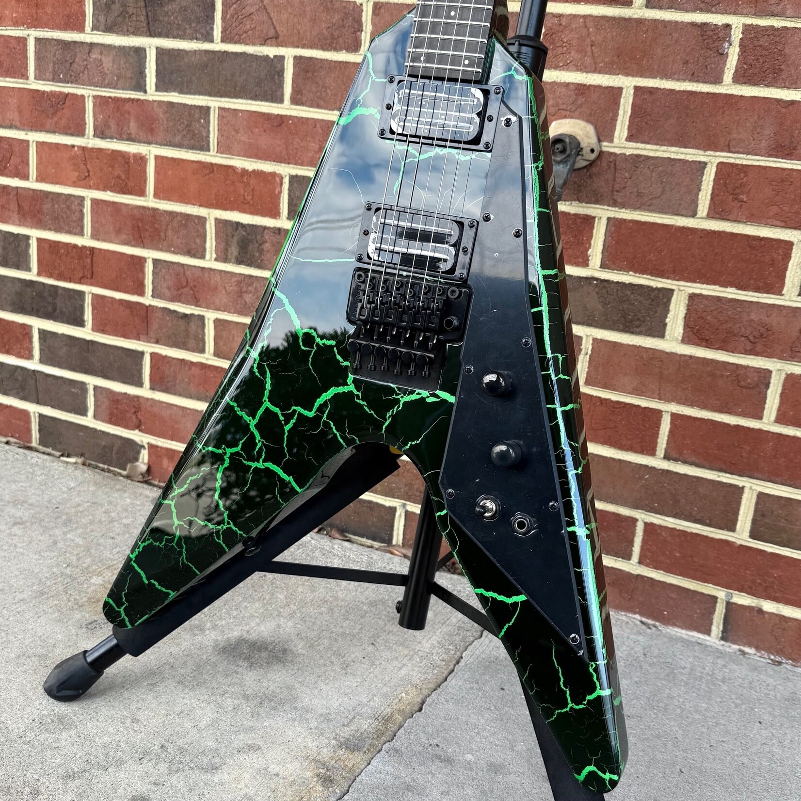 Dunable Guitars Dunable Asteroid DE, Black/Green Crackle, Floyd Rose Tremolo, Dunable Bladewolf Pickups, Gig Bag