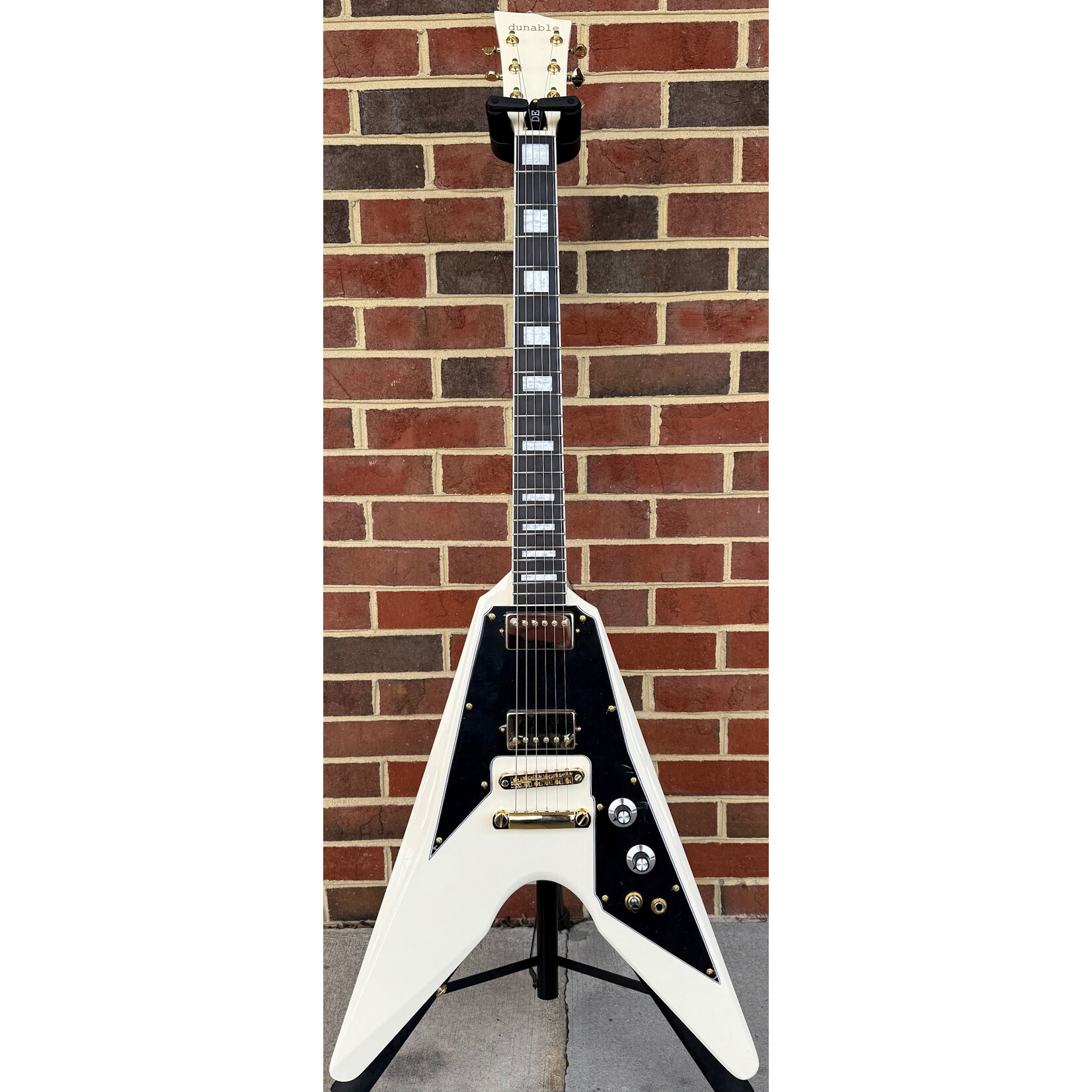 Dunable Guitars Dunable Asteroid DE, Gloss Vintage White, Ebony Fretboard, Block Inlays, Dunable Cthulu Pickups, Gold Hardware, Gig Bag