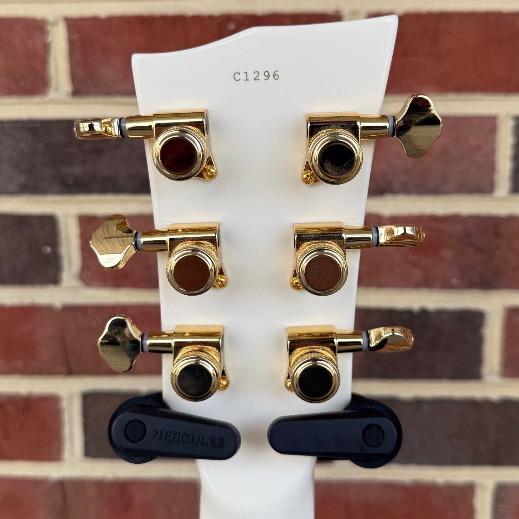 Dunable Guitars Dunable Asteroid DE, Gloss Vintage White, Ebony Fretboard, Block Inlays, Dunable Cthulu Pickups, Gold Hardware, Gig Bag