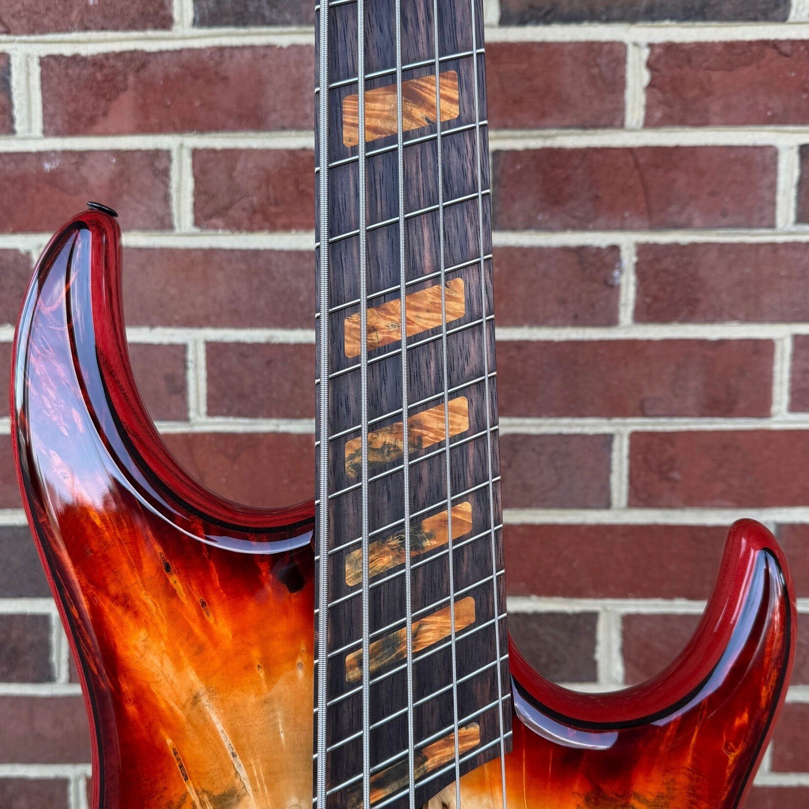 Dingwall Dingwall Custom Z3 5-String, Explosion Burst, Buckeye Burl Top, Wenge Contrast Layer, Dual-Density Swamp Ash/Northern Alder Body, Wenge Neck, Ebony Fretboard, Matching Wood Block Inlays, Neve Preamp w/ Toggles,