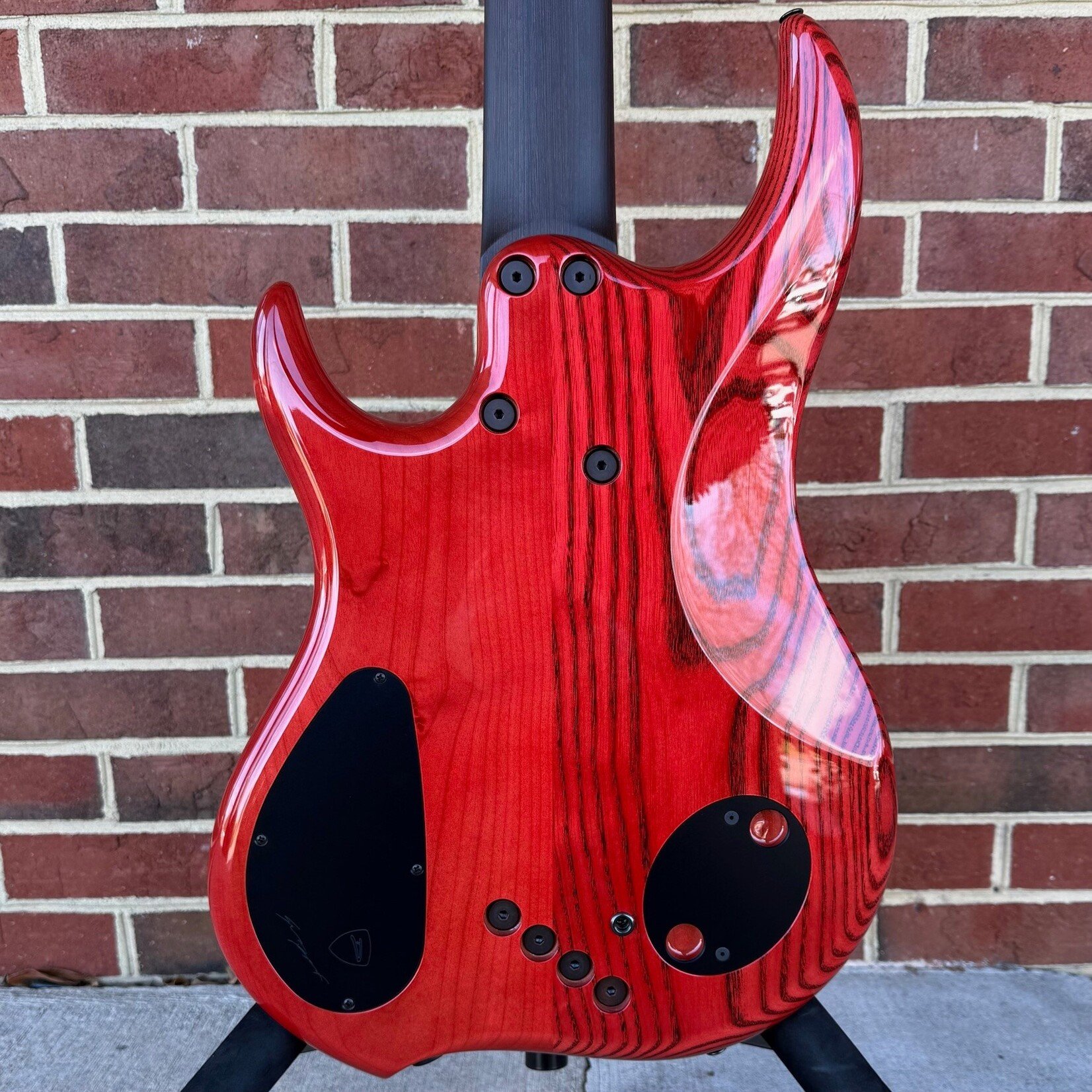 Dingwall Dingwall Custom Z3 5-String, Explosion Burst, Buckeye Burl Top, Wenge Contrast Layer, Dual-Density Swamp Ash/Northern Alder Body, Wenge Neck, Ebony Fretboard, Matching Wood Block Inlays, Neve Preamp w/ Toggles,