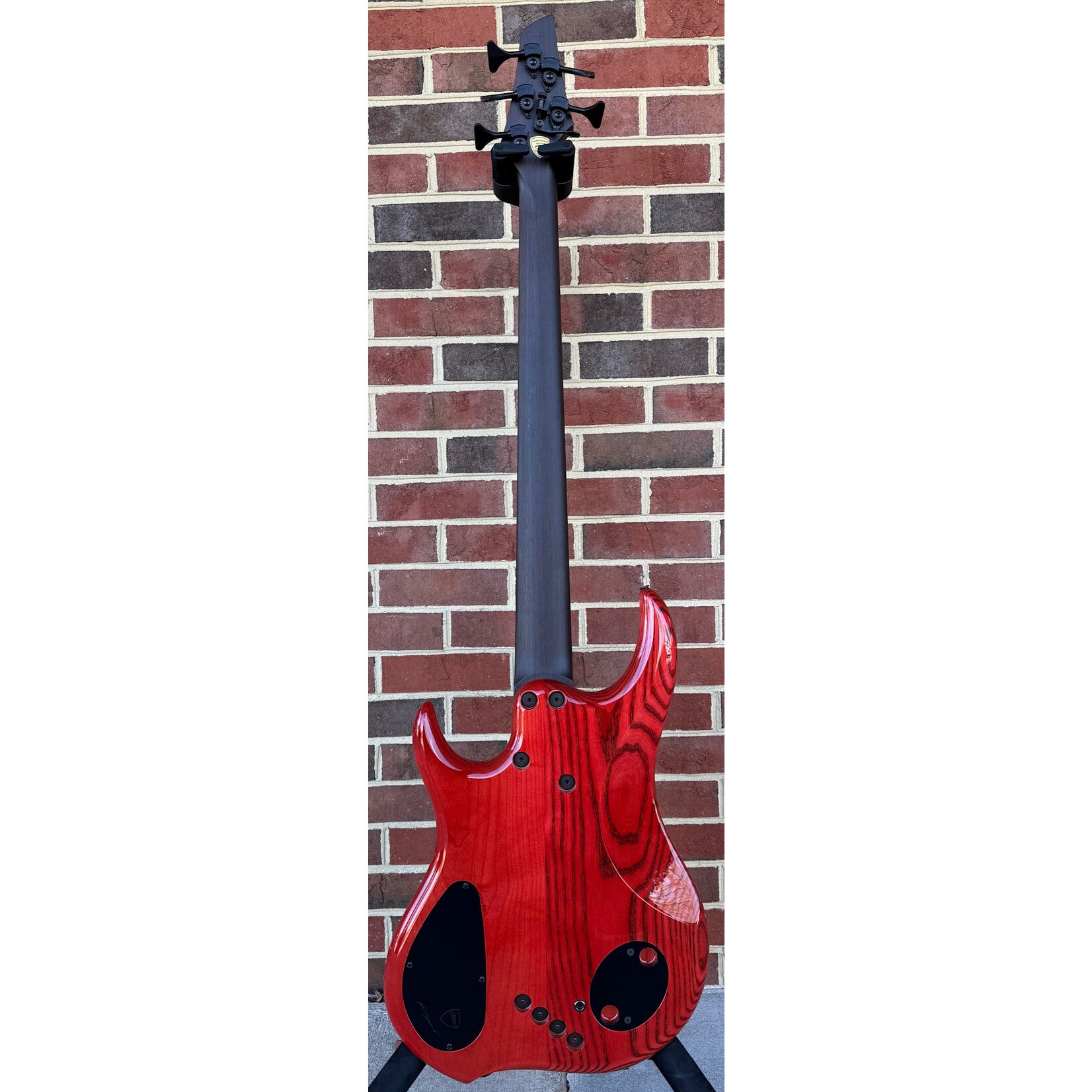 Dingwall Dingwall Custom Z3 5-String, Explosion Burst, Buckeye Burl Top, Wenge Contrast Layer, Dual-Density Swamp Ash/Northern Alder Body, Wenge Neck, Ebony Fretboard, Matching Wood Block Inlays, Neve Preamp w/ Toggles,