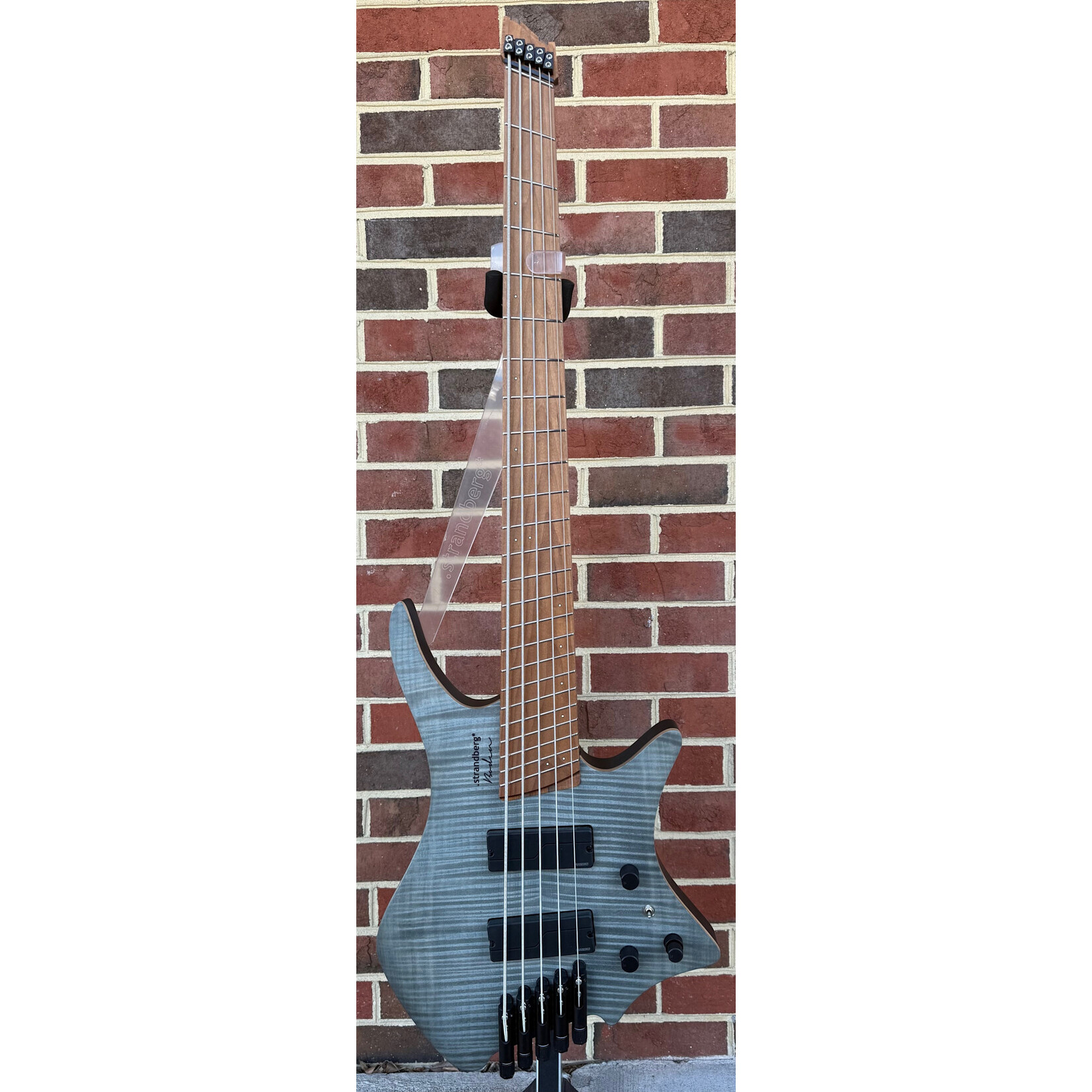 Strandberg Strandberg Boden Bass Standard 5, Charcoal, American Basswood Body, Maple Top, Flame Maple Top Veneer, Fishman Fluence Pickups, Strandberg EGS Rev2 Mono Rail Bridge, Gig Bag