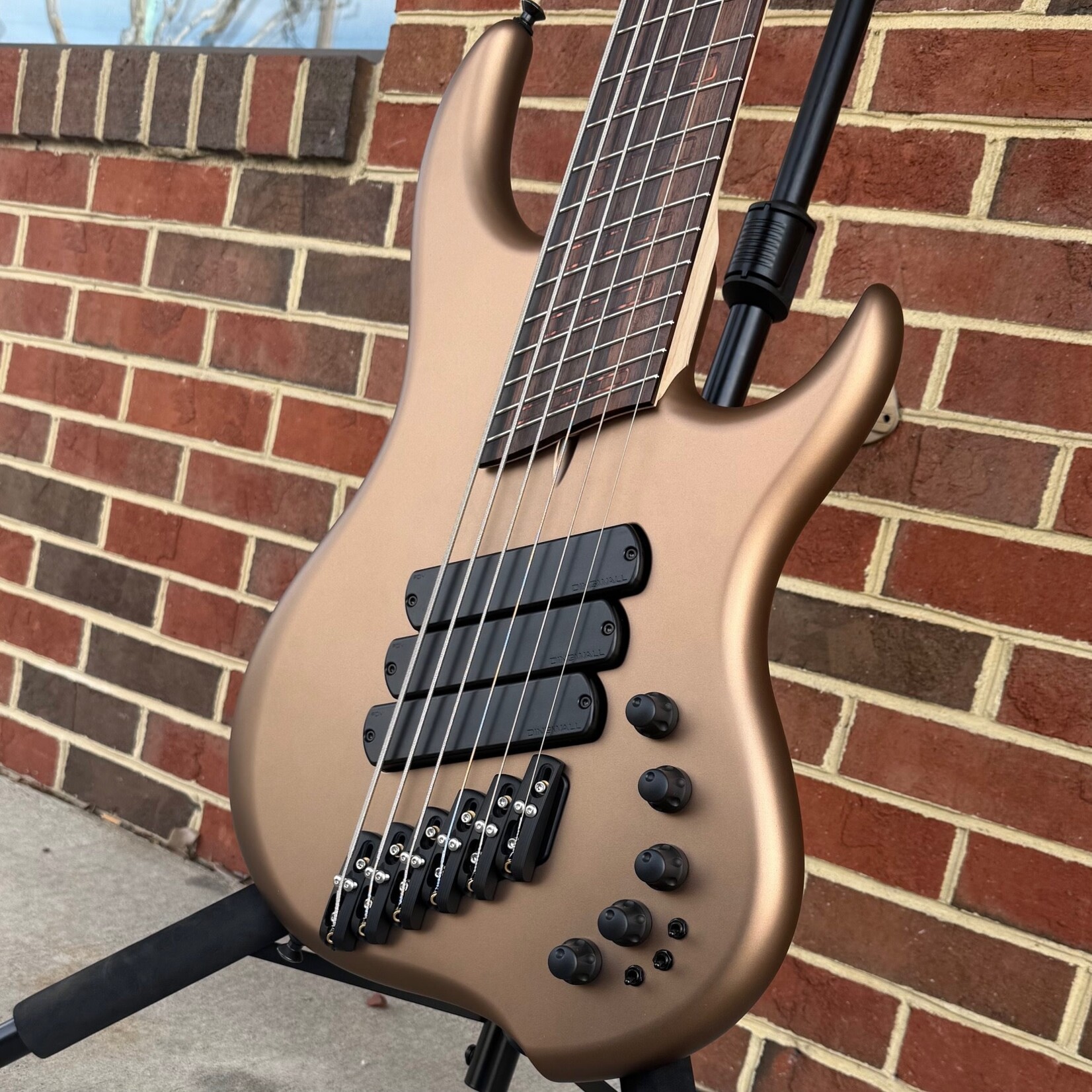 Dingwall Dingwall Z3 Custom 6-String, Coco Gold Metallic, Swamp Ash Body, Maple Neck, Macassar Ebony Fretboard, Ghost Block Inlays, Glockenklang Preamp w/ Toggles, Dingwall Gig Bag