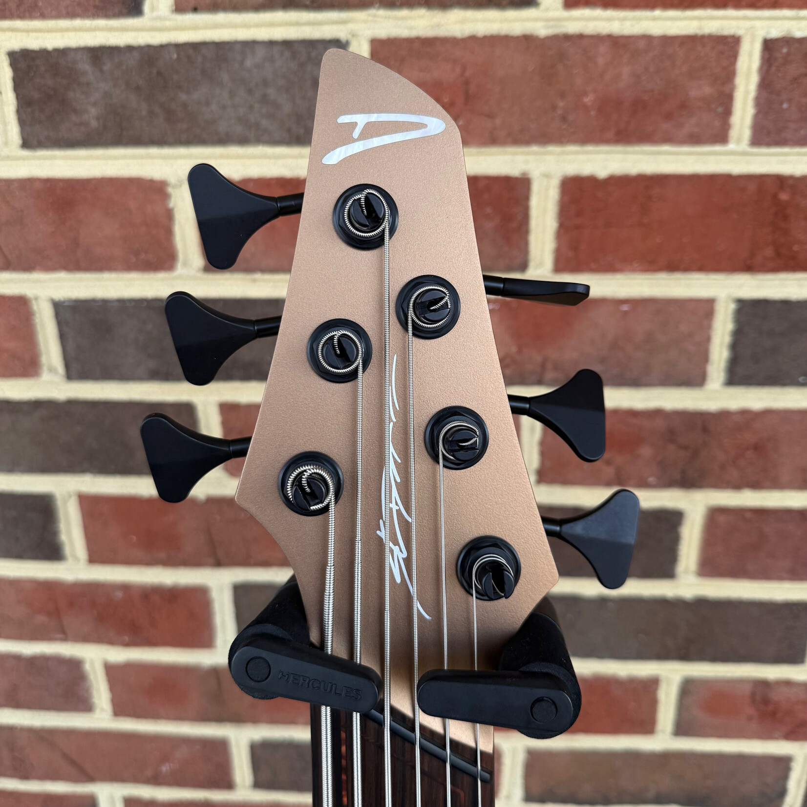 Dingwall Dingwall Custom Z3 6-String, Coco Gold Metallic, Swamp Ash Body, Maple Neck, Macassar Ebony Fretboard, Ghost Block Inlays, Glockenklang Preamp w/ Toggles, Dingwall Gig Bag