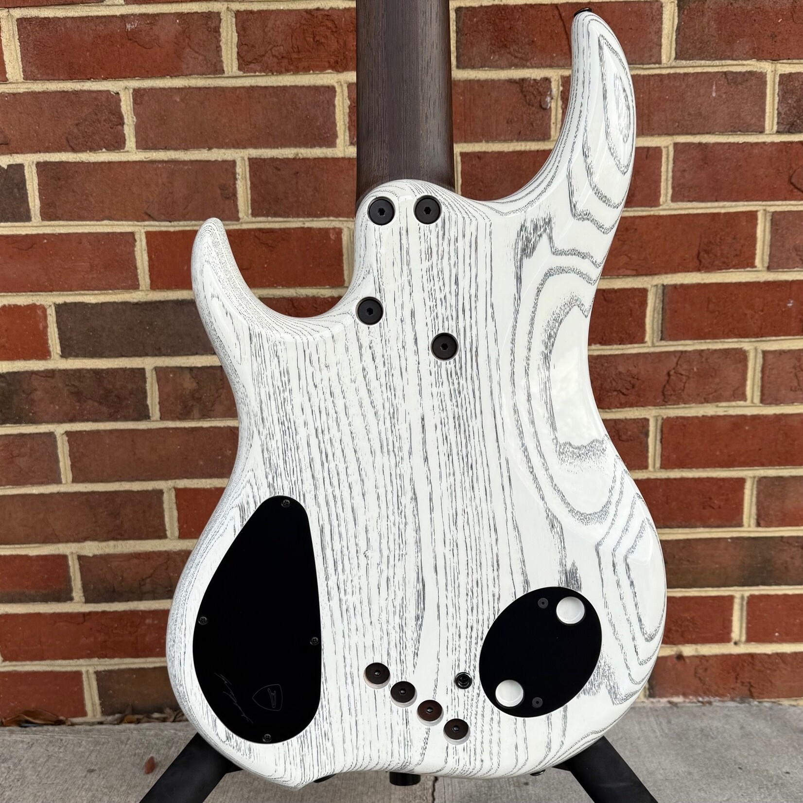 Dingwall Custom Z3 5-String, Explosion Burst, Premium Poplar Dingwall Custom Z3 5-String, Explosion Burst, Premium Poplar