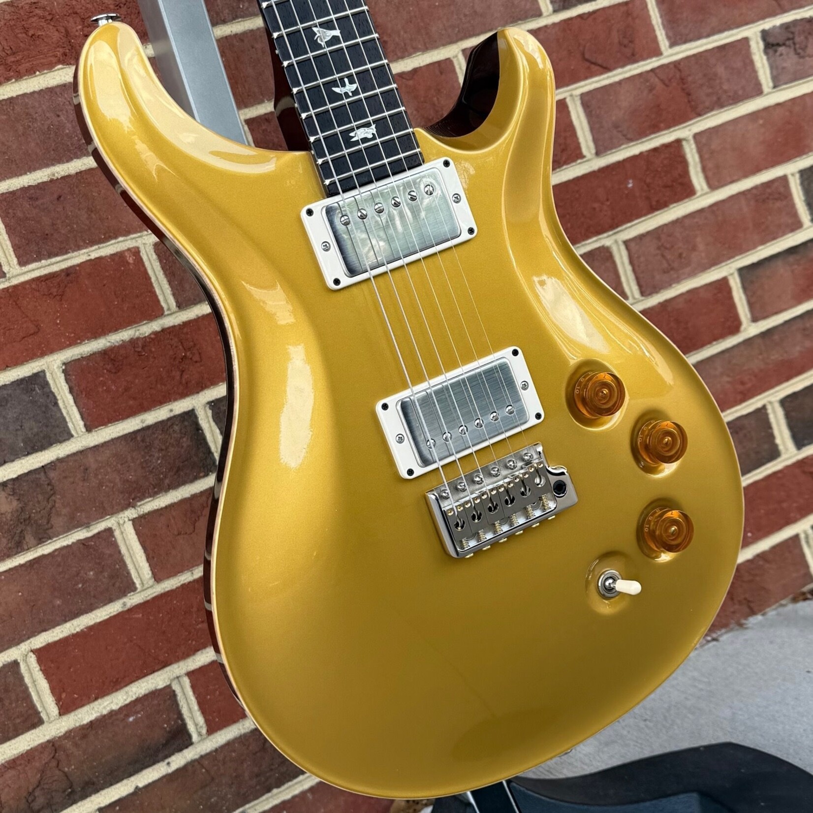 Paul Reed Smith Paul Reed Smith DGT with Birds, Gold Top, Flame Maple Top, Mahogany Body & Neck, Rosewood Fretboard, DGT Neck Carve, DGT Pickups, Hardshell Case