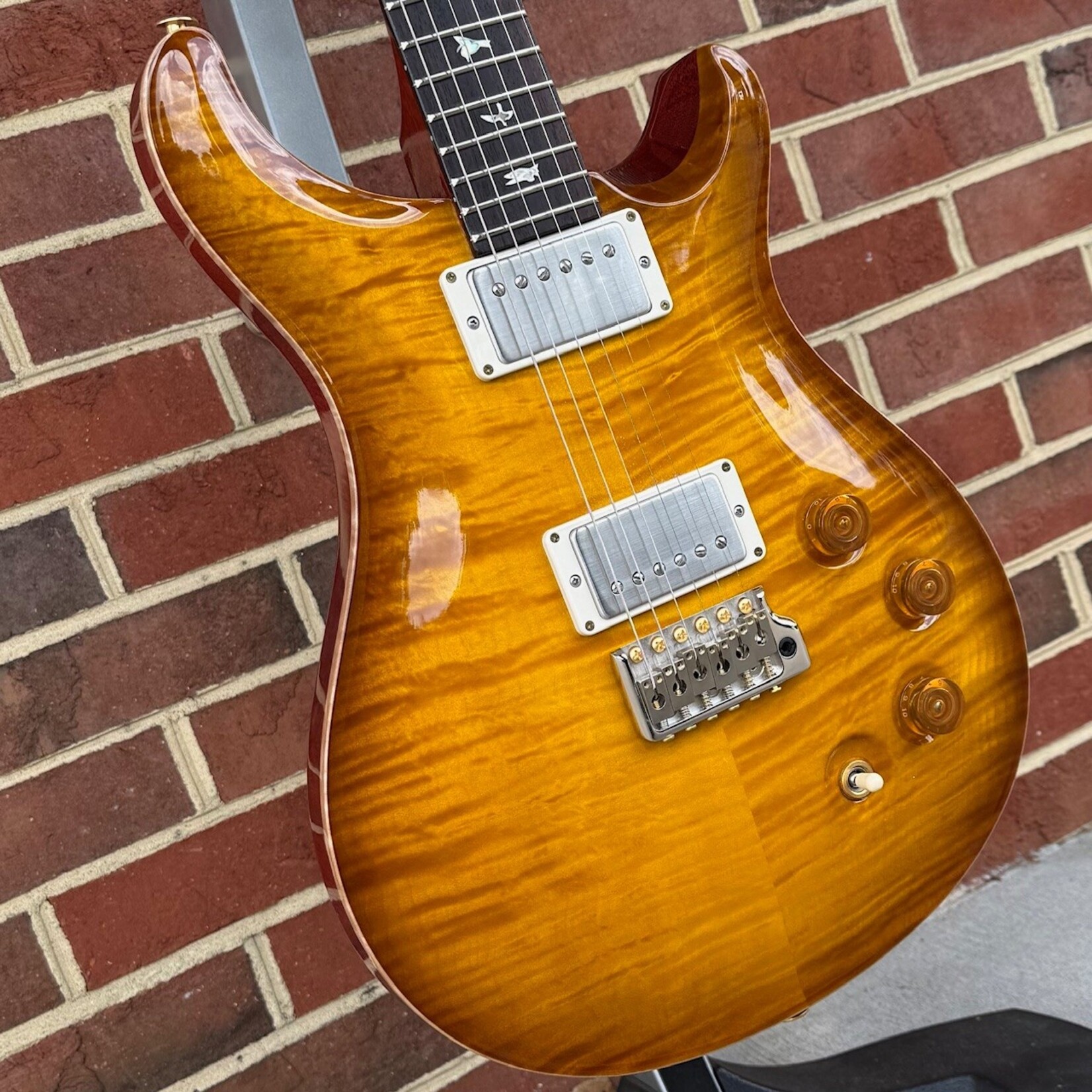 Paul Reed Smith Paul Reed Smith DGT 10-Top, McCarty Sunburst, Flame Maple Top, Mahogany Body & Neck, Rosewood Fretboard, Bird Inlays, Hardshell Case (USED)