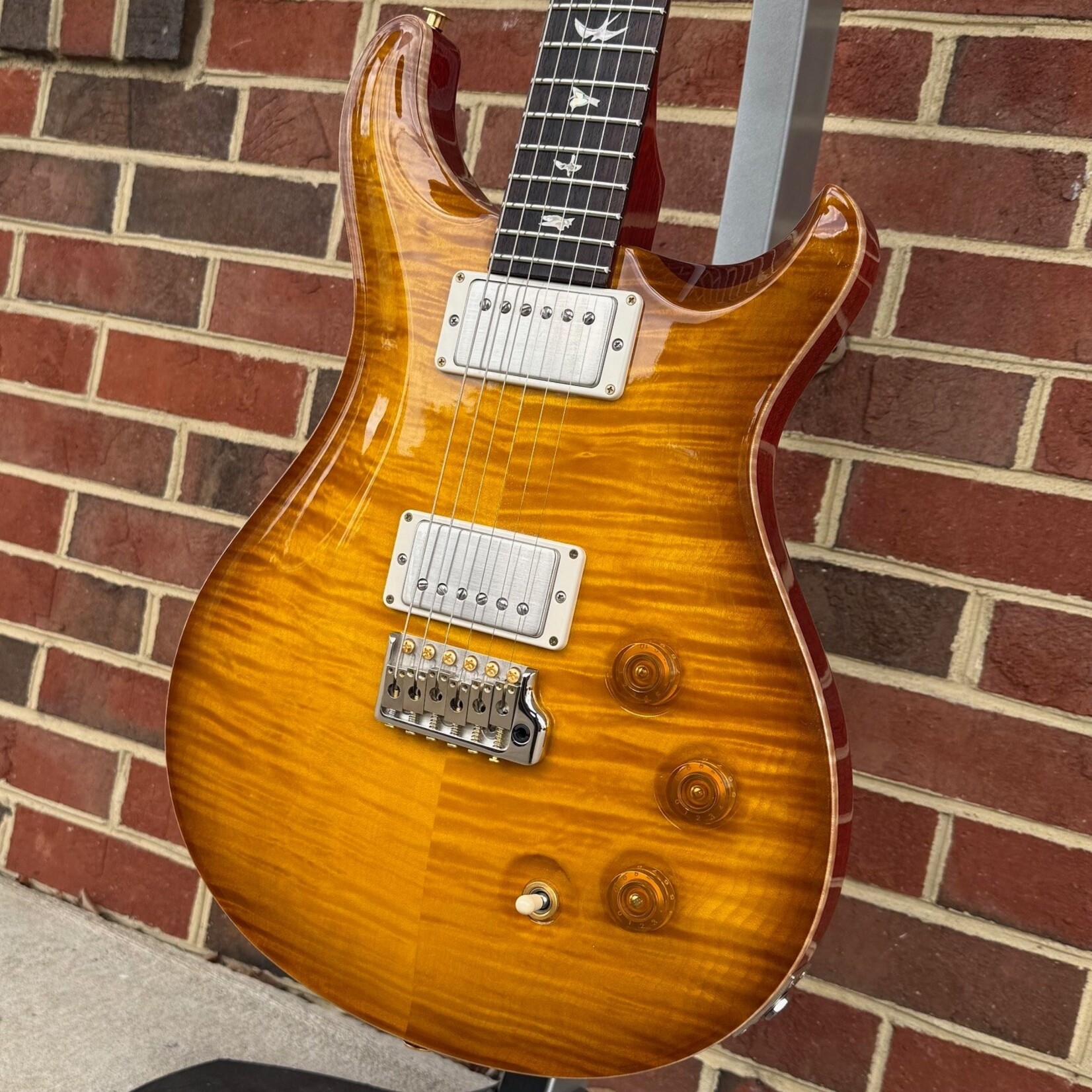 Paul Reed Smith Paul Reed Smith DGT 10-Top, McCarty Sunburst, Flame Maple Top, Mahogany Body & Neck, Rosewood Fretboard, Bird Inlays, Hardshell Case (USED)