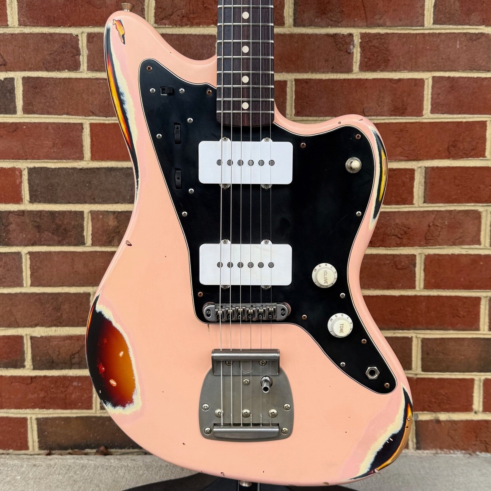 Nash Nash JM-63, Shell Pink Over 3-Tone Burst, Heavy Aging, Alder Body, Maple Neck, Rosewood Fretboard, Lollar Special JM Pickups, Black Pickguard, White Pickups & Knobs, Hardshell Case
