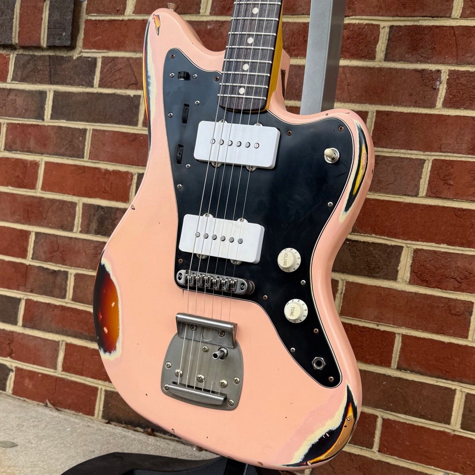 Nash Nash JM-63 Jazzmaster, Shell Pink Over 3-Tone Burst, Heavy Aged, Alder Body, Maple Neck, Rosewood Fretboard, Lollar Special JM Pickups, Black Pickguard, White Pickups & Knobs, Hardshell Case
