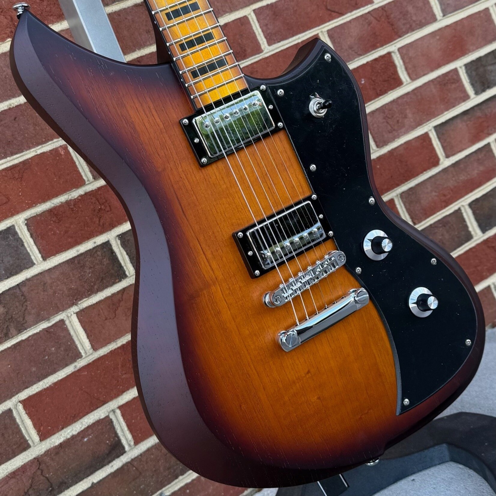 Dunable Guitars Dunable Yeti DE Limited Edition, 1 of 24, Amber Tobacco Burst, Swamp Ash Body, Mahogany Neck, Maple Fretboard, Block Inlays, Dunable Cthulu Pickups, Wilkinson Rotomatic Tuners, Gig Bag