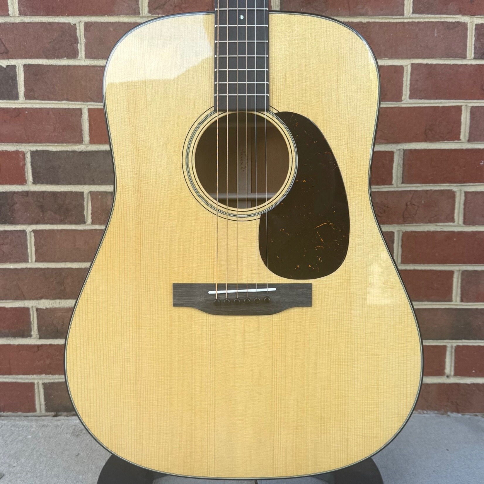 Martin Martin D-18, Spruce Top, Genuine Mahogany Back & Sides, Ebony Bridge & Fretboard, Hardshell Case