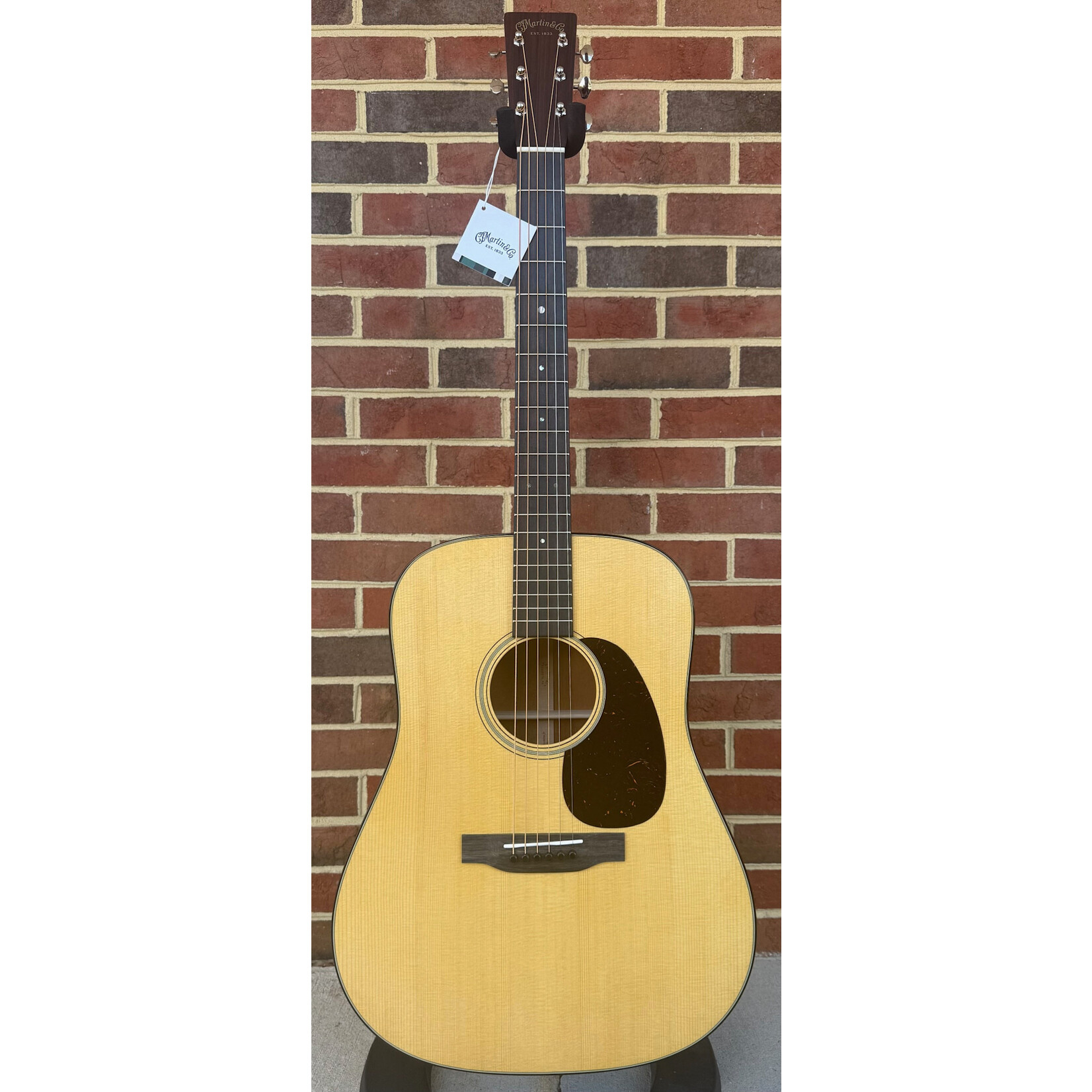 Martin Martin D-18, Spruce Top, Genuine Mahogany Back & Sides, Ebony Bridge & Fretboard, Hardshell Case