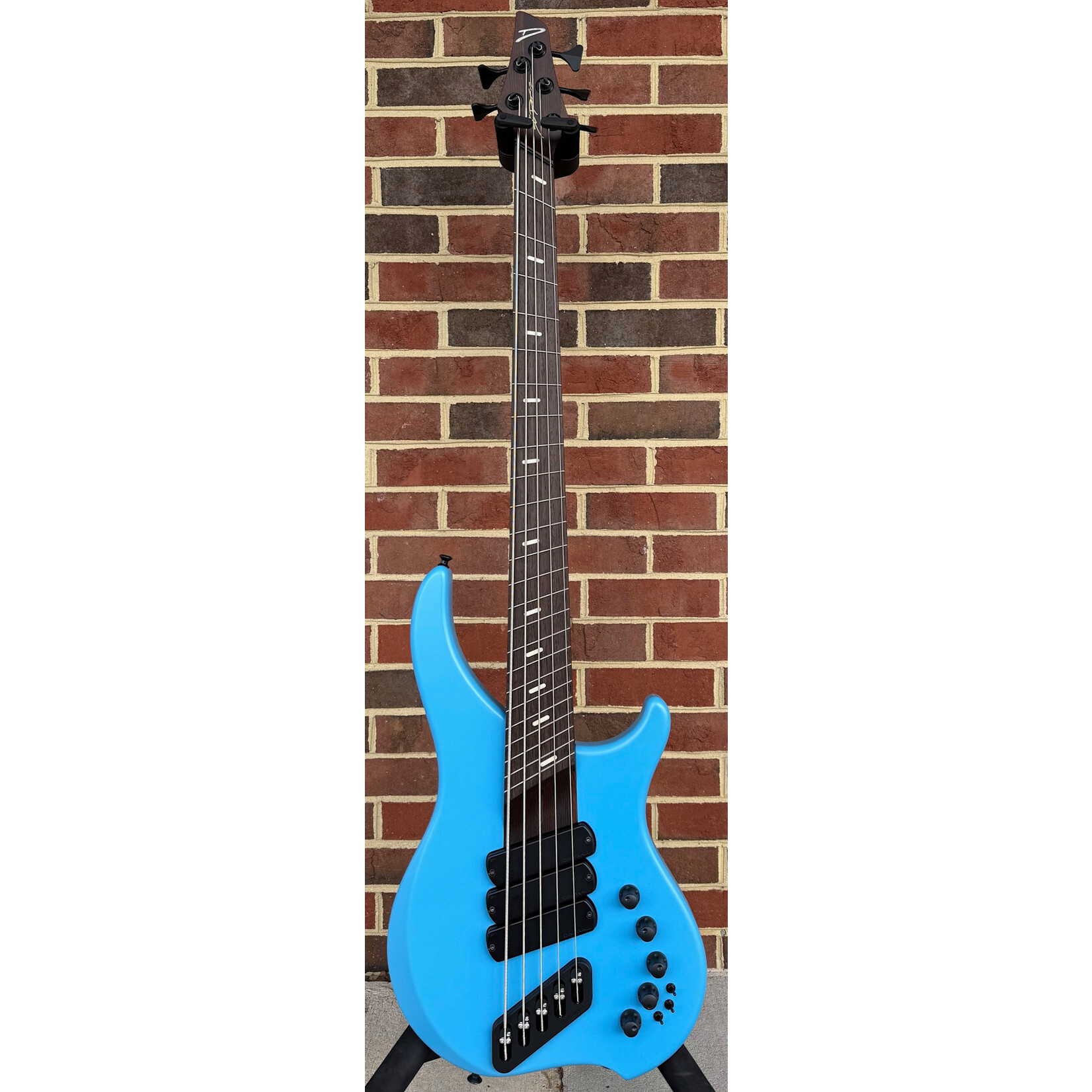Dingwall Dingwall Custom ABI 5-String, NAMM 2025, BMW Marina Blue, Alder Body, Roasted Ash Neck, Wenge Fretboard, White Pearloid Speedo Bars Inlay, Super Fatty II Pickups, Darkglass Tone Capsule w/ Toggles, Dingwall Deluxe Gig Bag