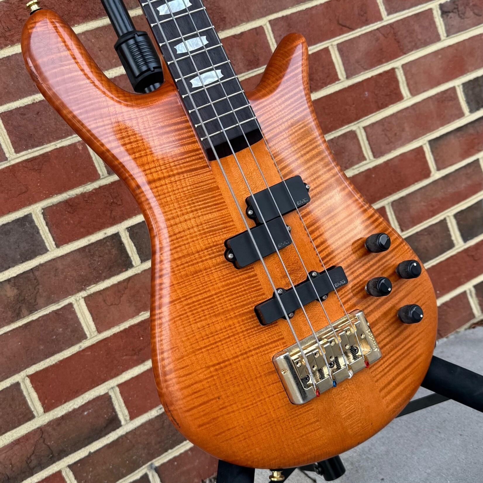 Spector Spector Euro 4 Doug Wimbish Signature Limited Edition, Amber Aged Relic, Figured Maple Top, Plain Maple Body, 3pc Hard Rock Maple Neck, Rosewood Fretboard, EMG DW Pickups, Spector Legacy Preamp, Gig Bag, SN# NB22919