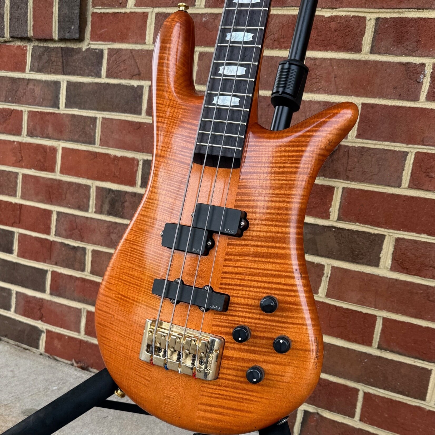 Spector Spector Euro 4 Doug Wimbish Signature Limited Edition, Amber Aged Relic, Figured Maple Top, Plain Maple Body, 3pc Hard Rock Maple Neck, Rosewood Fretboard, EMG DW Pickups, Spector Legacy Preamp, Gig Bag, SN# NB22919