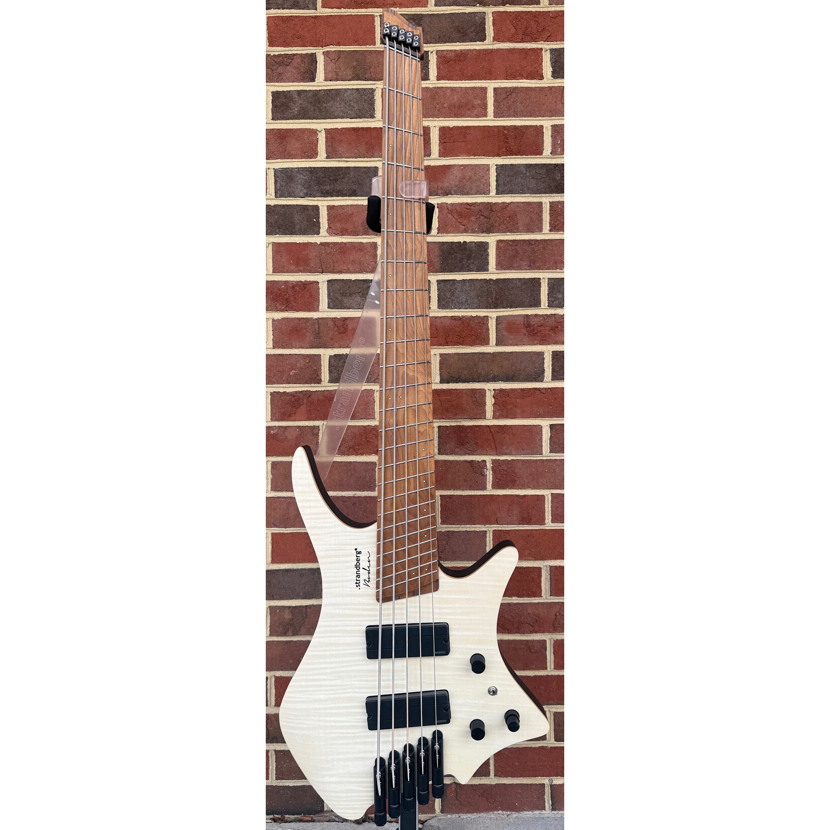 Strandberg Strandberg Boden Bass Standard 5, Natural, American Basswood Body, Flame Maple Top Veneer, Fishman Fluence Pickups, Strandberg EGS Rev2 Mono Rail Bridge, Gig Bag