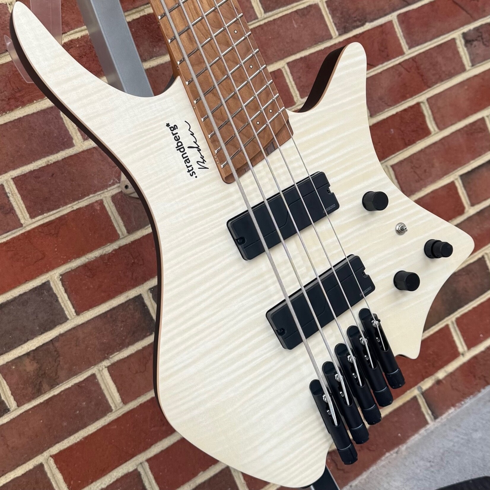 Strandberg Strandberg Boden Bass Standard 5, Natural, American Basswood Body, Flame Maple Top Veneer, Fishman Fluence Pickups, Strandberg EGS Rev2 Mono Rail Bridge, Gig Bag