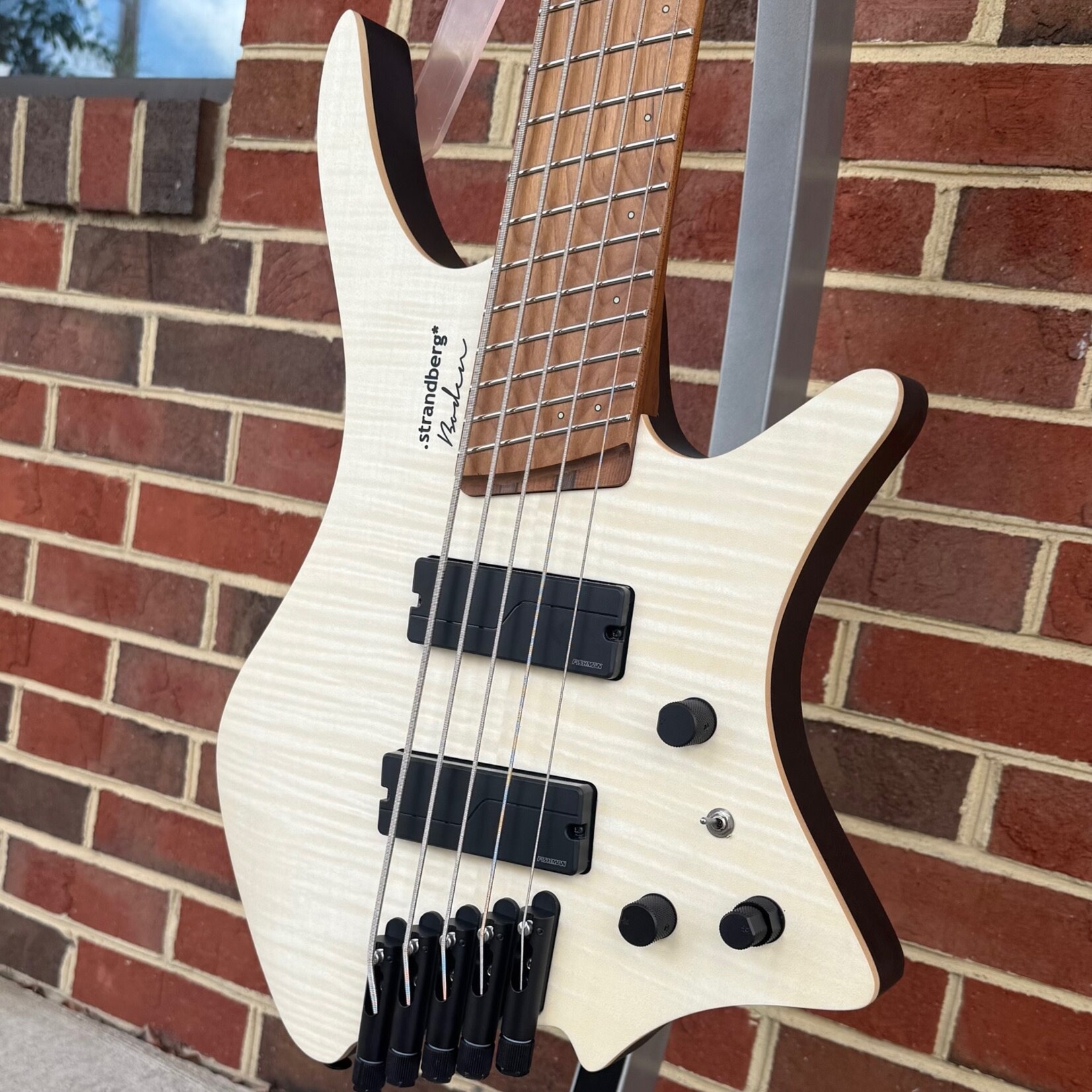 Strandberg Strandberg Boden Bass Standard 5, Natural, American Basswood Body, Flame Maple Top Veneer, Fishman Fluence Pickups, Strandberg EGS Rev2 Mono Rail Bridge, Gig Bag