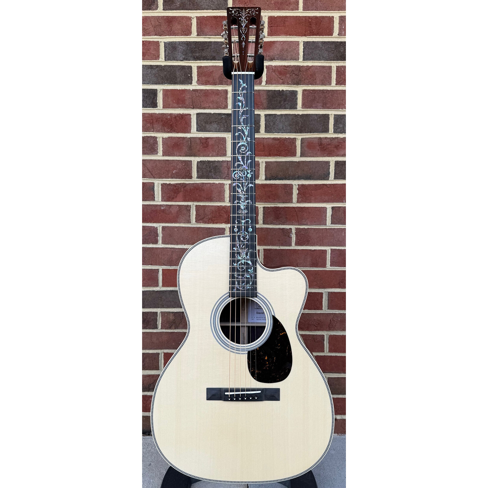 Martin Martin Custom OM/000 12-Fret, Englemann Spruce Top, East Indian Rosewood Back & Sides, Ebony Fretboard & Bridge, Tree of Life Inlay, Slotted Headstock, Torch Headstock Inlay, Hardshell Case