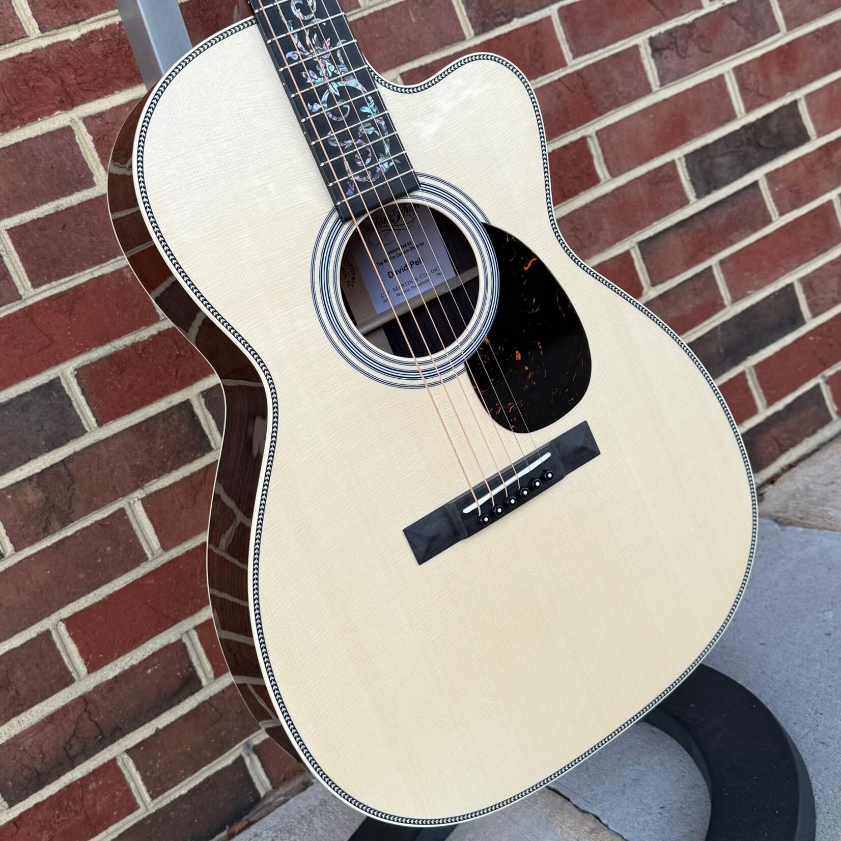 Martin Martin Custom OM/000 12-Fret, Englemann Spruce Top, East Indian Rosewood Back & Sides, Ebony Fretboard & Bridge, Tree of Life Inlay, Slotted Headstock, Torch Headstock Inlay, Hardshell Case