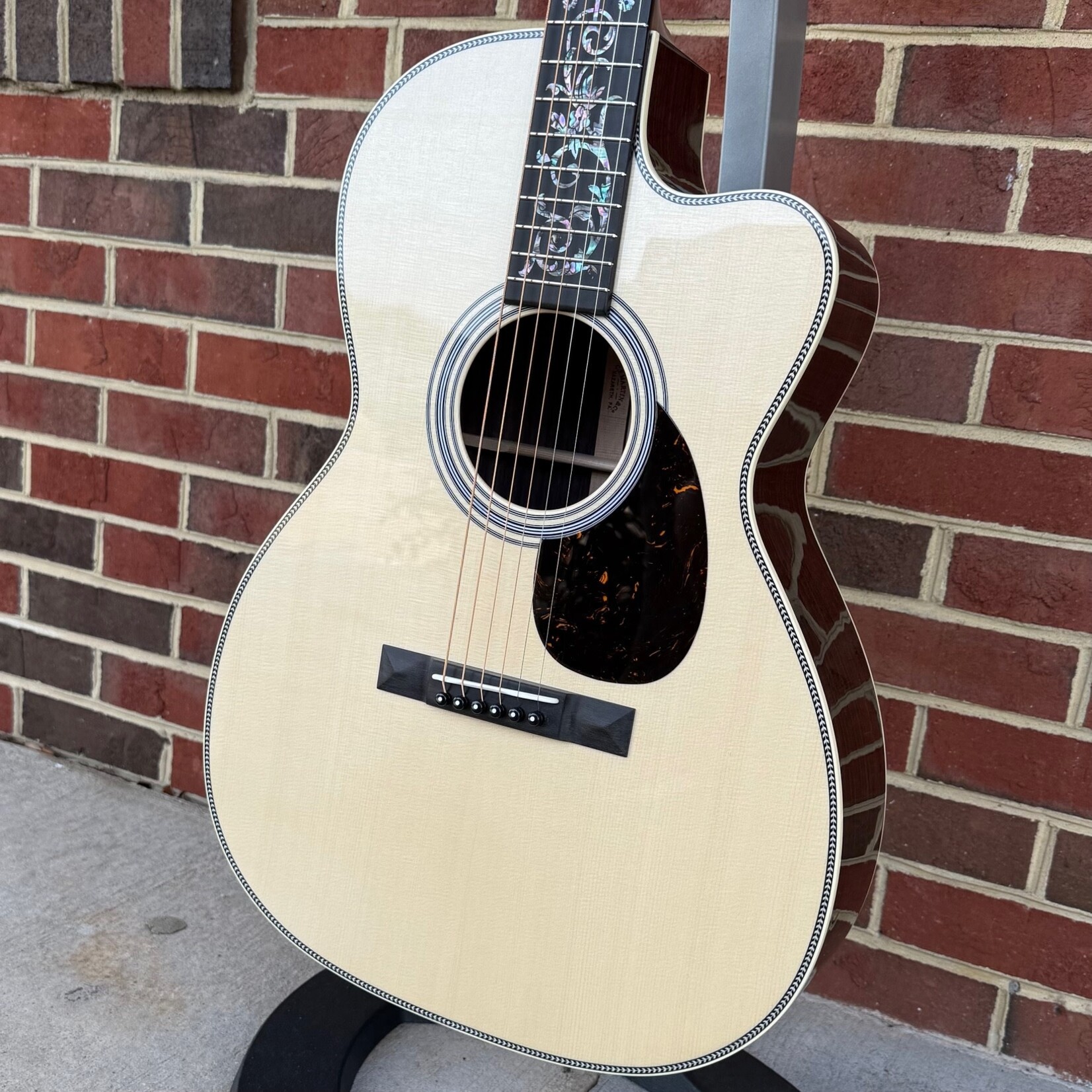 Martin Martin Custom OM/000 12-Fret, Englemann Spruce Top, East Indian Rosewood Back & Sides, Ebony Fretboard & Bridge, Tree of Life Inlay, Slotted Headstock, Torch Headstock Inlay, Hardshell Case
