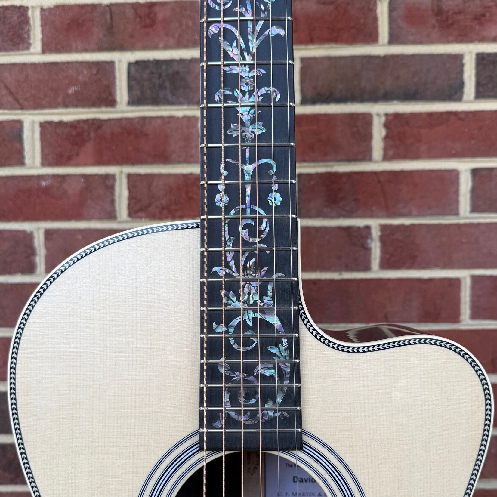 Martin Martin Custom OM/000 12-Fret, Englemann Spruce Top, East Indian Rosewood Back & Sides, Ebony Fretboard & Bridge, Tree of Life Inlay, Slotted Headstock, Torch Headstock Inlay, Hardshell Case
