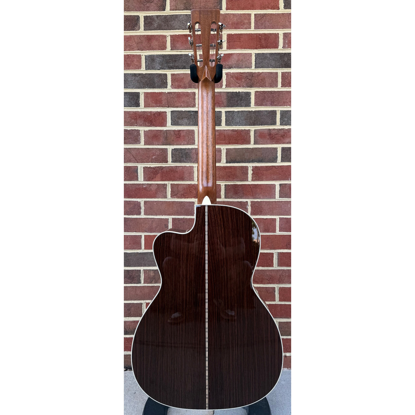 Martin Martin Custom OM/000 12-Fret, Englemann Spruce Top, East Indian Rosewood Back & Sides, Ebony Fretboard & Bridge, Tree of Life Inlay, Slotted Headstock, Torch Headstock Inlay, Hardshell Case
