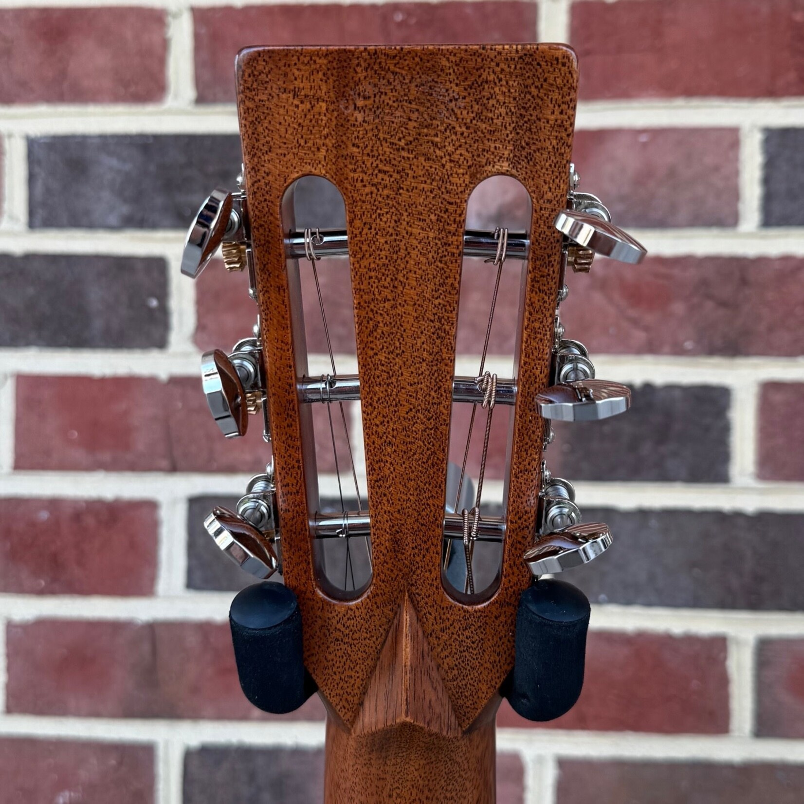 Martin Martin Custom OM/000 12-Fret, Englemann Spruce Top, East Indian Rosewood Back & Sides, Ebony Fretboard & Bridge, Tree of Life Inlay, Slotted Headstock, Torch Headstock Inlay, Hardshell Case