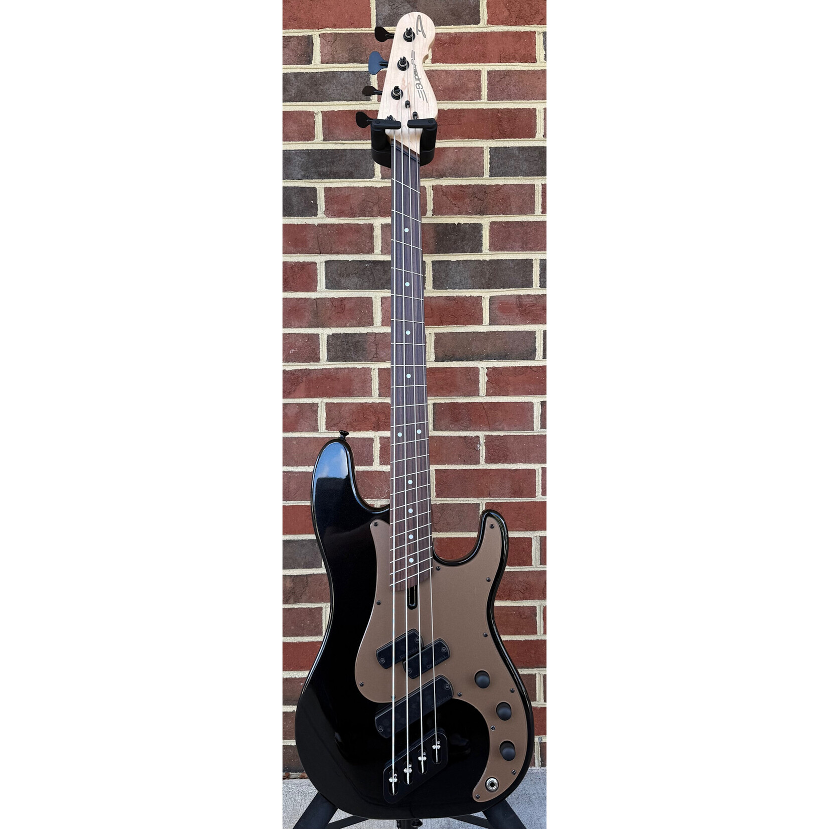 Dingwall Dingwall SP1 4-String, Gloss Metallic Black, Alder Body, Maple Neck, Rosewood Fretboard, Matte Coco Gold Pickguard, Gig Bag, SN# IE250101515