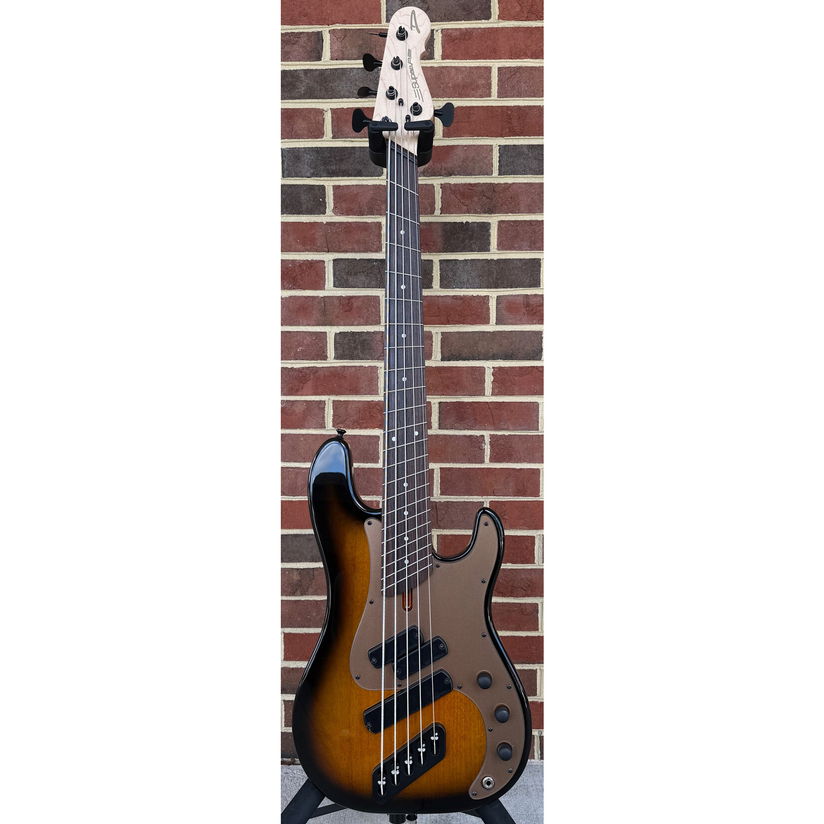 Dingwall Dingwall SP1 5-String, Gloss Vintageburst, Alder Body, Maple Neck, Rosewood Fretboard, Matte Coco Gold Pickguard, Gig Bag, SN# IE250101406