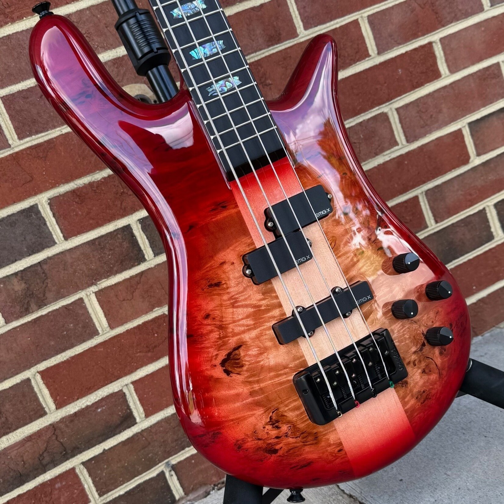 Spector Spector Euro 4 CST, Natural Red Burst, Poplar Burl Top, European Ash Body, 3pc Maple Neck, Ebony Fretboard, EMG X Series Pickups, Spector Legacy Preamp, Gig Bag