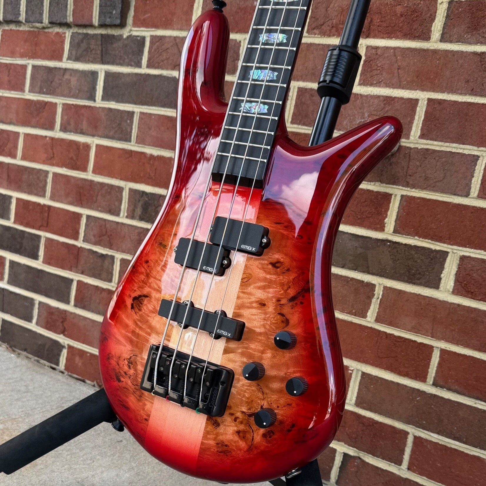 Spector Spector Euro 4 CST, Natural Red Burst, Poplar Burl Top, European Ash Body, 3pc Maple Neck, Ebony Fretboard, EMG X Series Pickups, Spector Legacy Preamp, Gig Bag