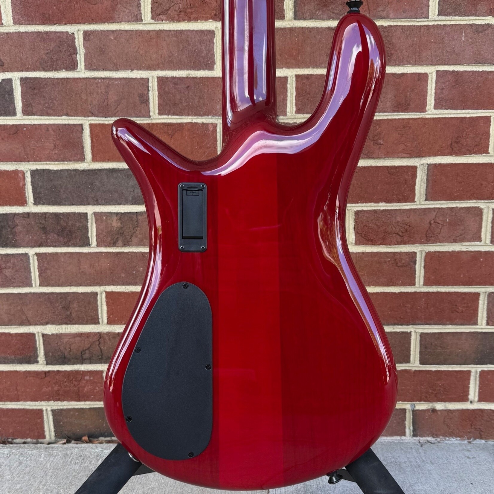 Spector Spector Euro 4 CST, Natural Red Burst, Poplar Burl Top, European Ash Body, 3pc Maple Neck, Ebony Fretboard, EMG X Series Pickups, Spector Legacy Preamp, Gig Bag
