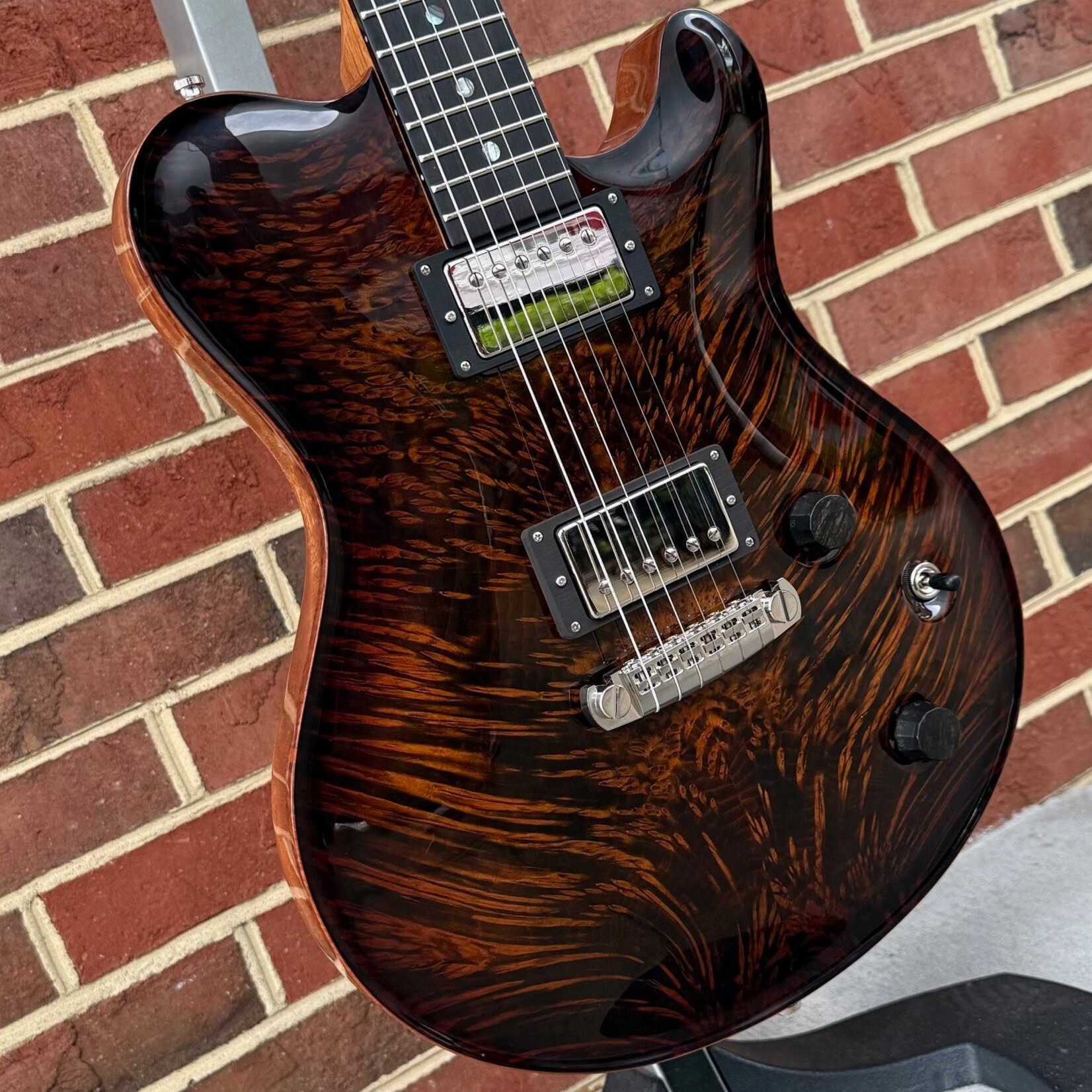 Nik Huber Guitars Nik Huber Redwood, Tiger Eye Burst, Exceptional Burl Redwood Top, Semi-Hollow Mahogany Body, Mahogany Neck, Ebony Fretboard, Ebony Headstock Veneer, Abalone Dot Inlays, Hardshell Case