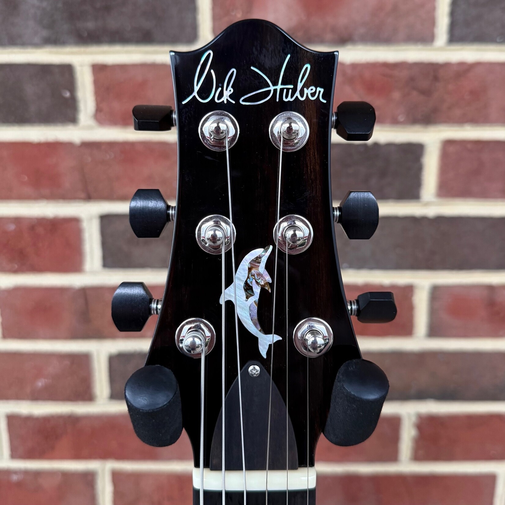 Nik Huber Guitars Nik Huber Redwood, Tiger Eye Burst, Exceptional Burl Redwood Top, Semi-Hollow Mahogany Body, Mahogany Neck, Ebony Fretboard, Ebony Headstock Veneer, Abalone Dot Inlays, Hardshell Case